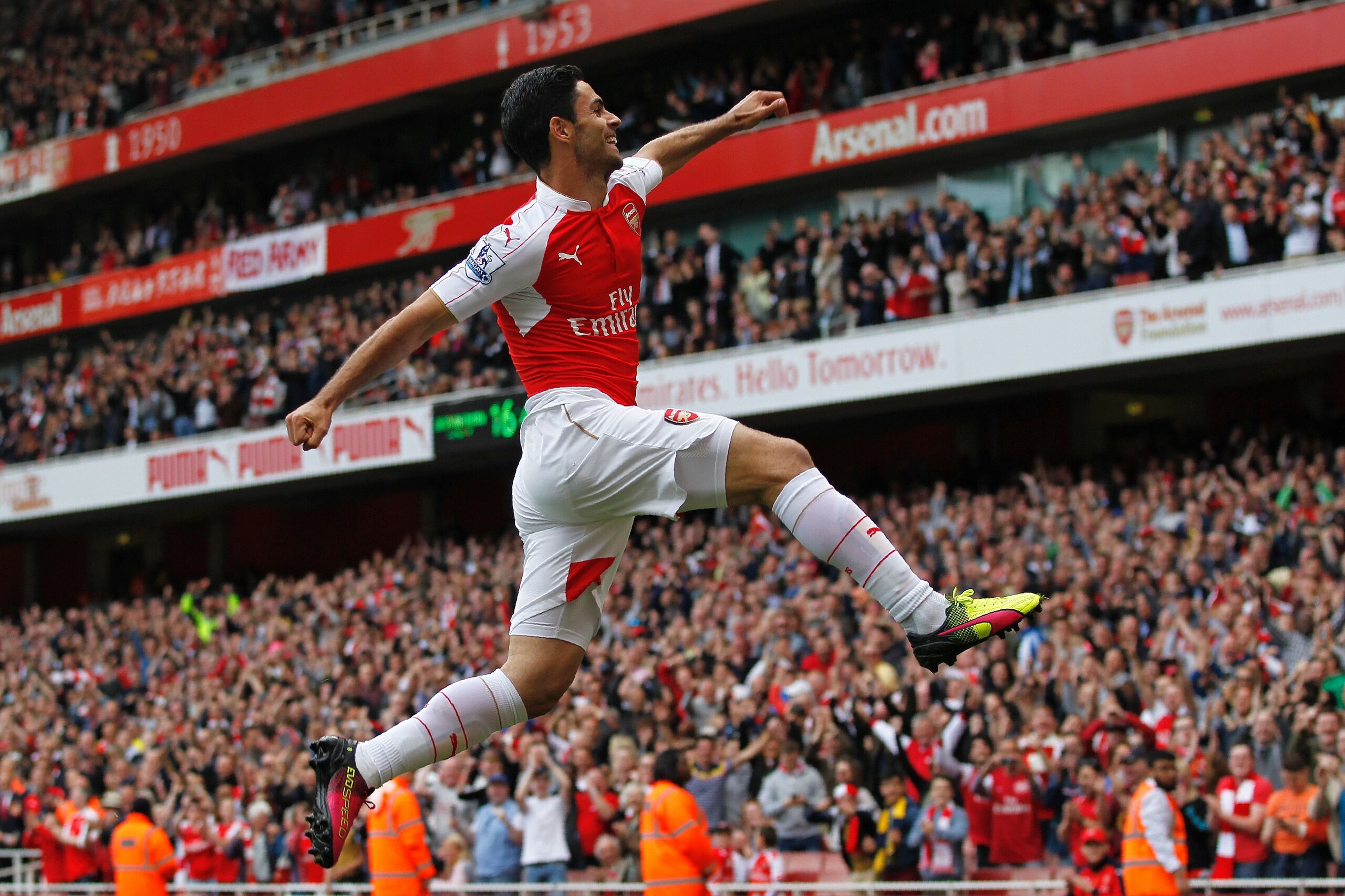 Arsenal's Spanish midfielder Mikel Arteta celebrates scoring his team's fourth goal during the English Premier League football match between Arsenal and Aston Villa at the Emirates Stadium in London on May 15, 2016. / AFP / IAN KINGTON / RESTRICTED TO ED Arsenal's Spanish midfielder Mikel Arteta celebrates scoring his team's fourth goal during the English Premier League football match between Arsenal and Aston Villa at the Emirates Stadium in London on May 15, 2016. / AFP / IAN KINGTON / RESTRICTED TO ED