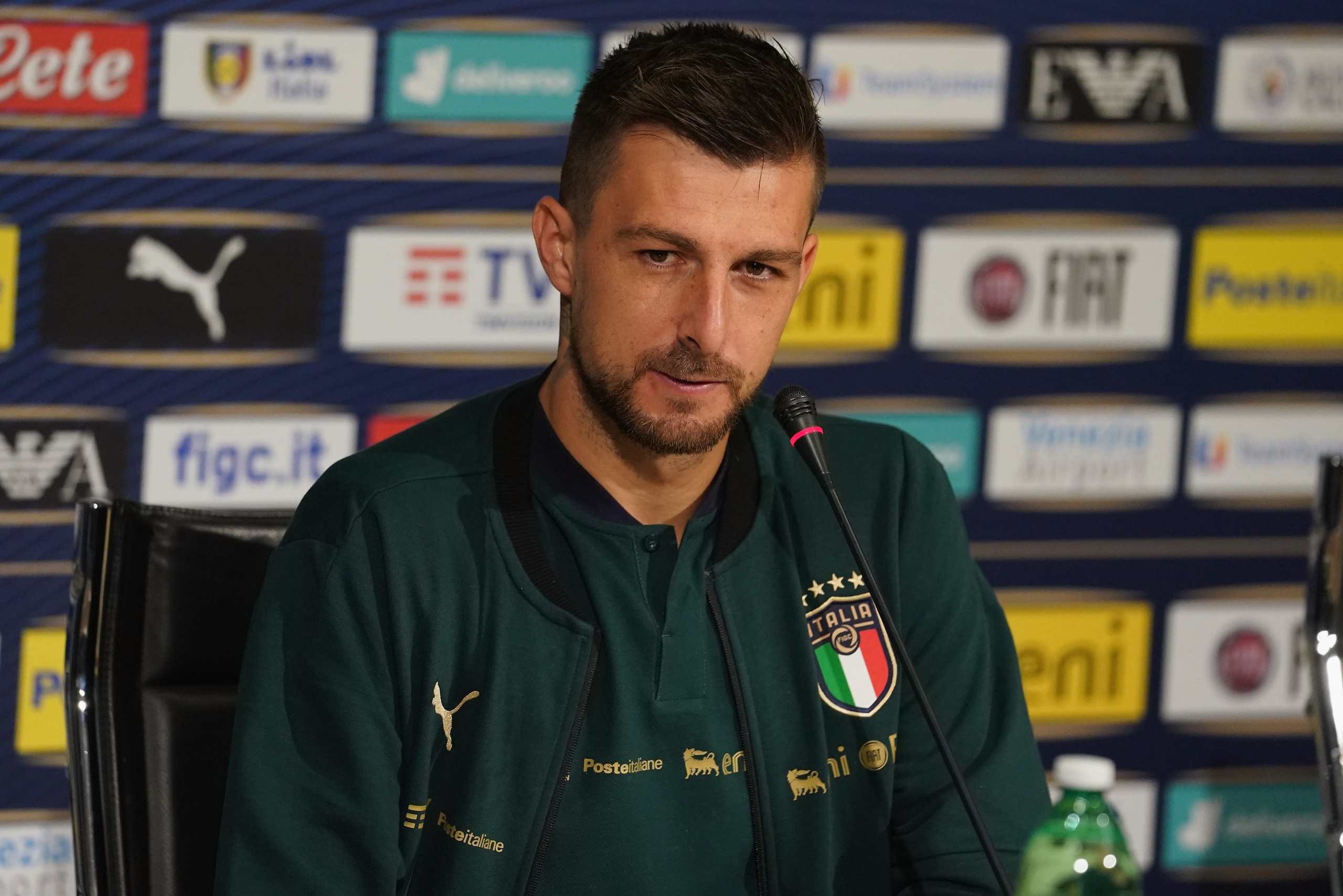 FLORENCE, ITALY - NOVEMBER 13: Francesco Acerbi of Italy speaks with the media during press conference at Centro Tecnico Federale di Coverciano on November 13, 2019 in Florence, Italy. (Photo by Claudio Villa/Getty Images) FLORENCE, ITALY - NOVEMBER 13: Francesco Acerbi of Italy speaks with the media during press conference at Centro Tecnico Federale di Coverciano on November 13, 2019 in Florence, Italy. (Photo by Claudio Villa/Getty Images)