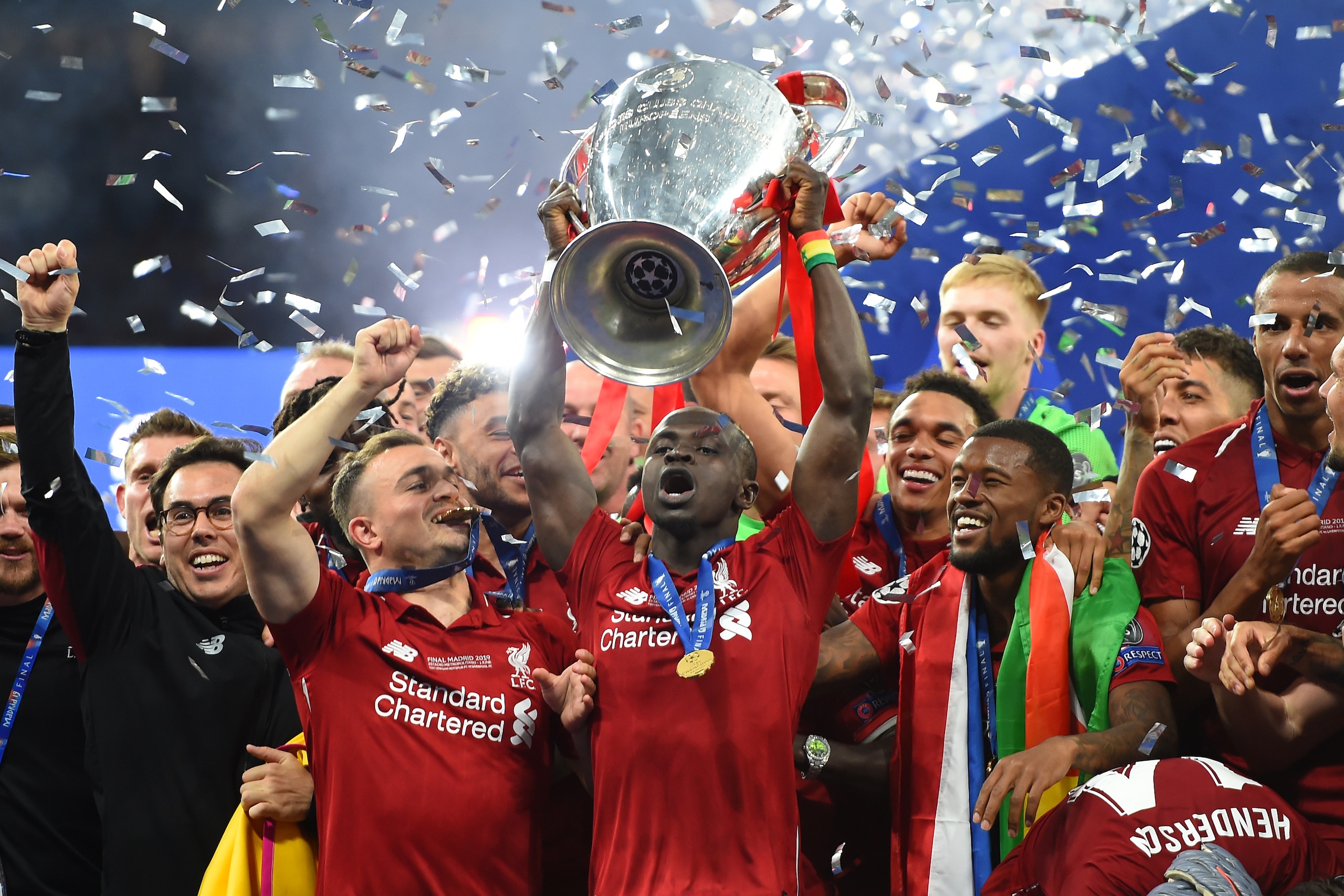 MADRID, SPAIN - JUNE 01: Sadio Mane of Liverpool celebrates with the UEFA Champions League Trophy following his team's victory in the UEFA Champions League Final between Tottenham Hotspur and Liverpool at Estadio Wanda Metropolitano on June 01, 2019 in Ma