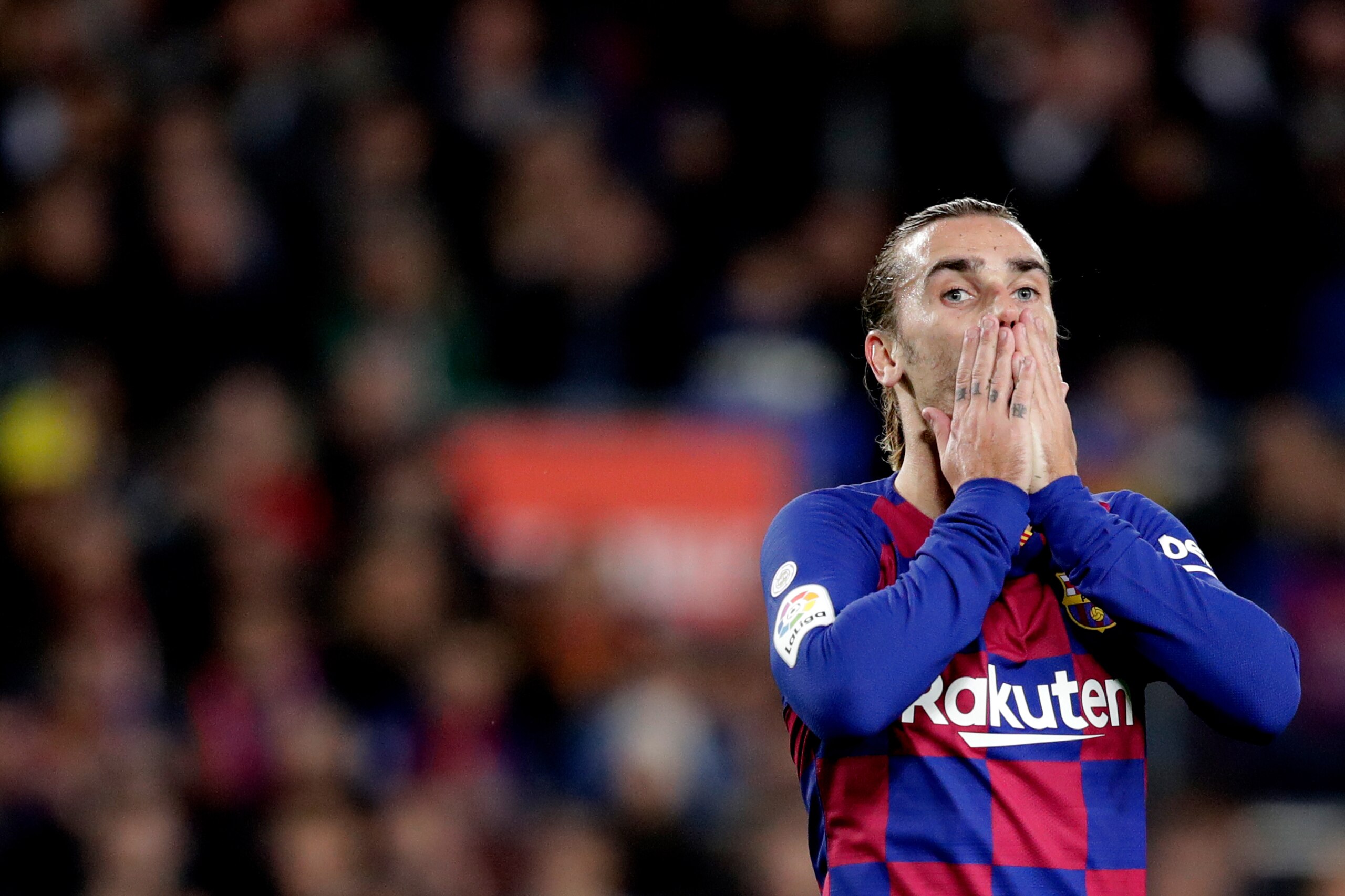 BARCELONA, SPAIN - DECEMBER 18: Antoine Griezmann of FC Barcelona  during the La Liga Santander  match between FC Barcelona v Real Madrid at the Camp Nou on December 18, 2019 in Barcelona Spain (Photo by David S. Bustamante/Soccrates/Getty Images)