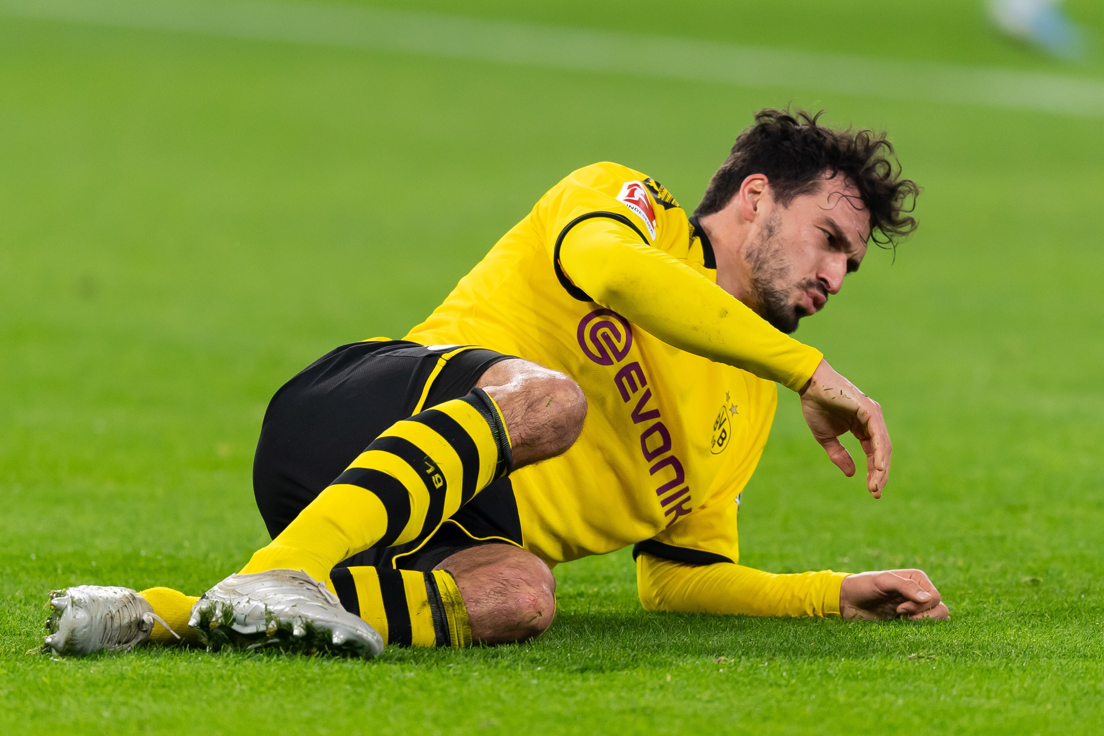 DORTMUND, GERMANY - DECEMBER 17: (BILD ZEITUNG OUT) Mats Hummels of Dortmund on the ground during the Bundesliga match between Borussia Dortmund and RB Leipzig at Signal Iduna Park on December 17, 2019 in Dortmund, Germany. (Photo by TF-Images/Getty Image