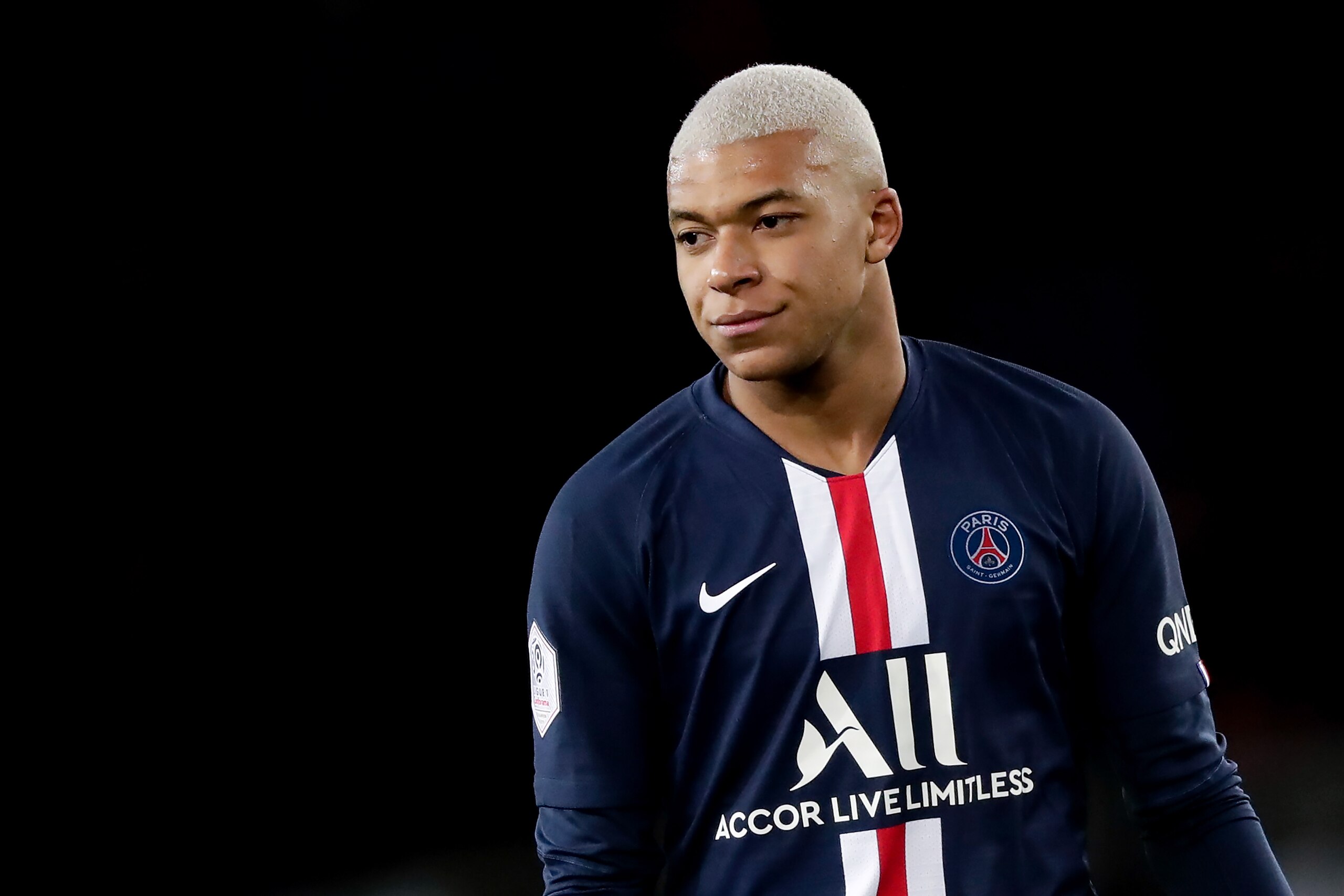PARIS, FRANCE - DECEMBER 21: Kylian Mbappe of Paris Saint Germain  during the French League 1  match between Paris Saint Germain v Amiens SC at the Parc des Princes on December 21, 2019 in Paris France (Photo by Angelo Blankespoor/Soccrates/Getty Images)