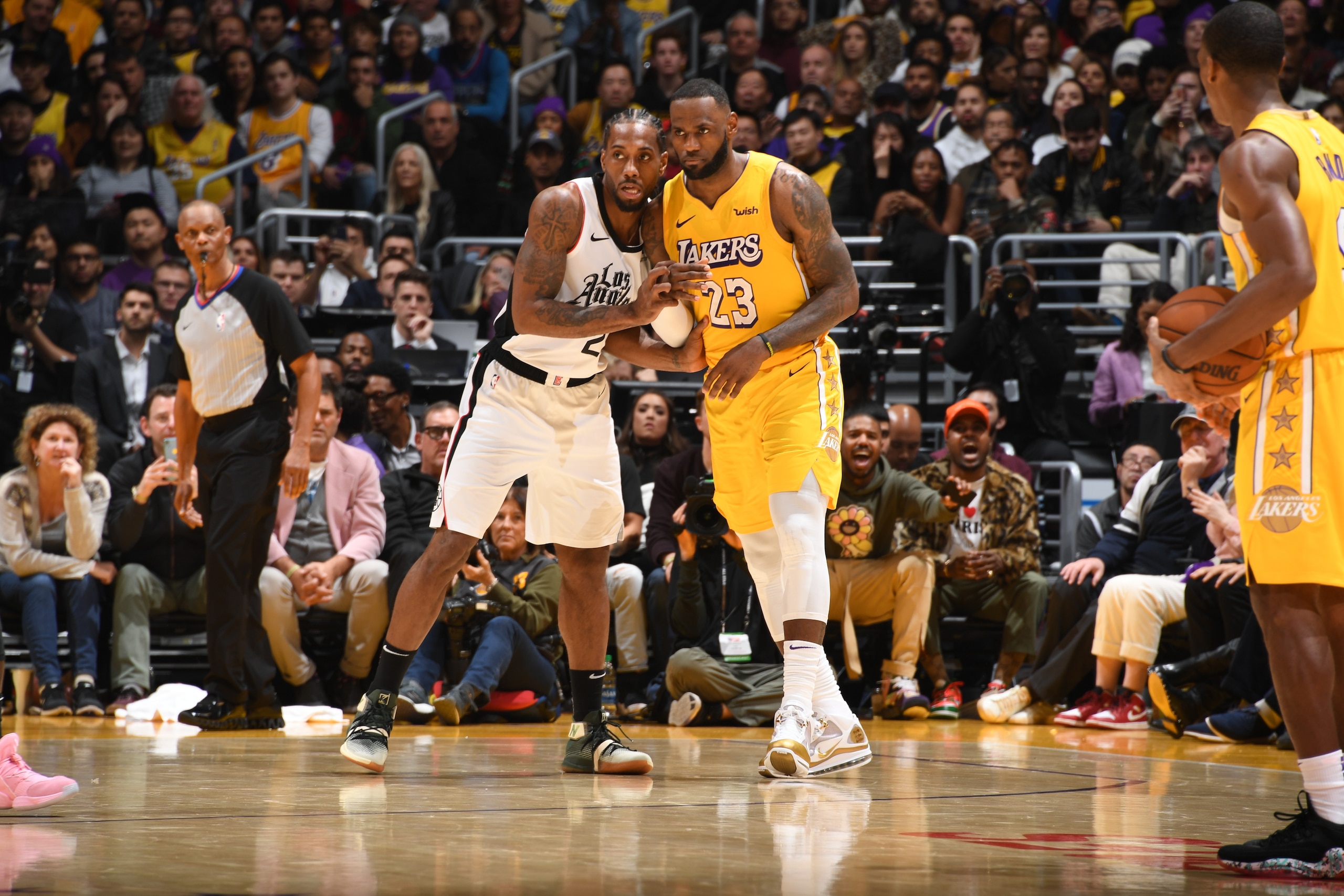 LOS ANGELES, CA - DECEMBER 25: Kawhi Leonard #2 of the LA Clippers and LeBron James #23 of the Los Angeles Lakers fight for position during the game on December 25, 2019 at STAPLES Center in Los Angeles, California. NOTE TO USER: User expressly acknowledg