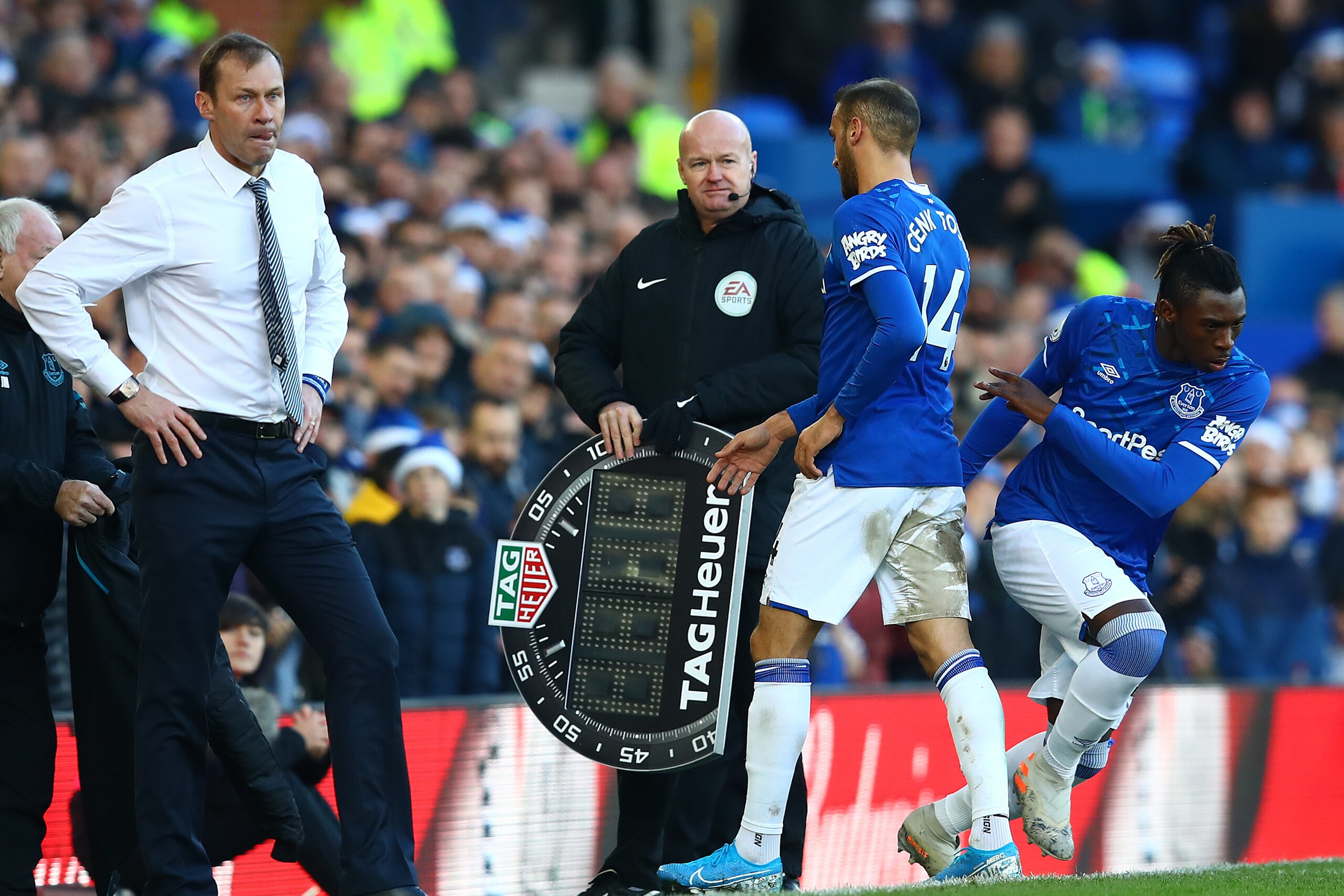 LIVERPOOL, ENGLAND - DECEMBER 21: Moise Kean of Everton replaces Cenk Tosun during the Premier League match between Everton FC and Arsenal FC at Goodison Park on December 21, 2019 in Liverpool, United Kingdom. (Photo by Chris Brunskill/Fantasista/Getty Im LIVERPOOL, ENGLAND - DECEMBER 21: Moise Kean of Everton replaces Cenk Tosun during the Premier League match between Everton FC and Arsenal FC at Goodison Park on December 21, 2019 in Liverpool, United Kingdom. (Photo by Chris Brunskill/Fantasista/Getty Im