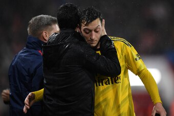 BOURNEMOUTH, ENGLAND - DECEMBER 26: Mesut Ozil of Arsenal is greeted by Mikel Arteta, Manager of Arsenal as he is substituted off during the Premier League match between AFC Bournemouth and Arsenal FC at Vitality Stadium on December 26, 2019 in Bournemout