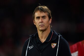 SEVILLE, SPAIN - DECEMBER 15: Julen Lopetegui of Sevilla FC looks on during the Liga match between Sevilla FC and Villarreal CF at Estadio Ramon Sanchez Pizjuan on December 15, 2019 in Seville, Spain. (Photo by Aitor Alcalde Colomer/Getty Images)