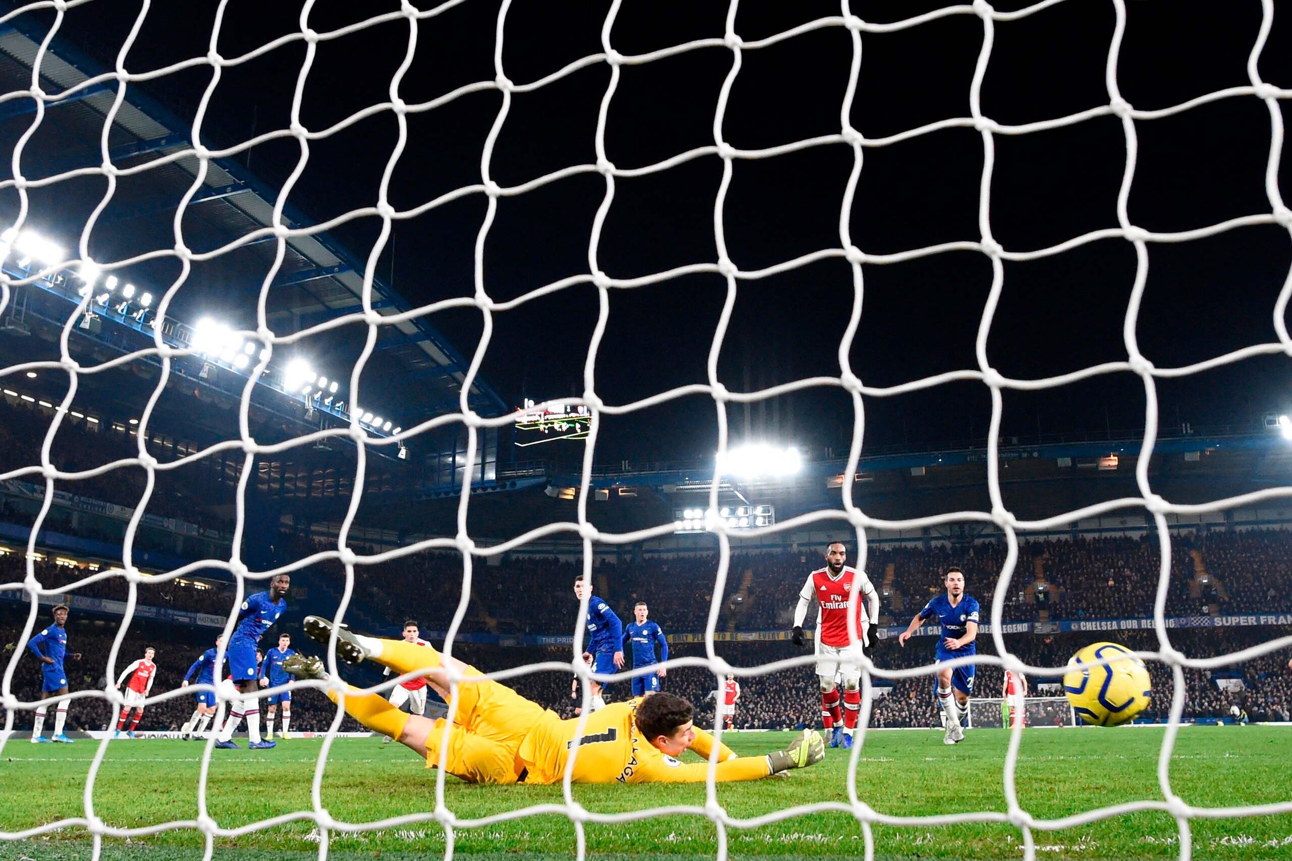 Chelsea's Spanish goalkeeper Kepa Arrizabalaga (C) dives but fails to save a shot from Arsenal's Spanish defender Hector Bellerin, to score Arsenal's second goal, during the English Premier League football match between Chelsea and Arsenal at Stamford Bri
