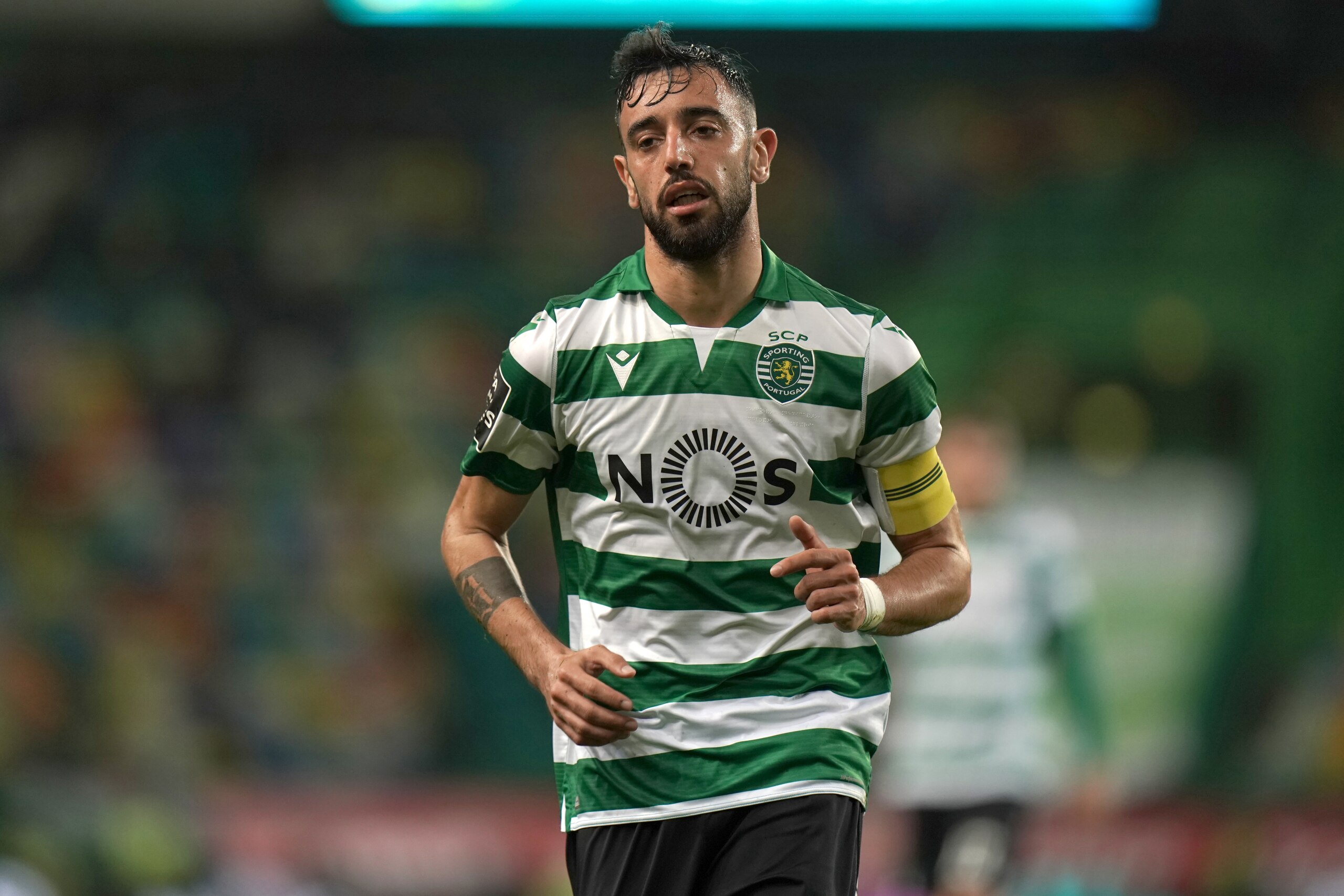LISBON, PORTUGAL - JANUARY 27: Bruno Fernandes of Sporting CP during the Liga NOS match between Sporting CP and CS Maritimo at Estadio Jose Alvalade on January 27, 2020 in Lisbon, Portugal.  (Photo by Gualter Fatia/Getty Images)