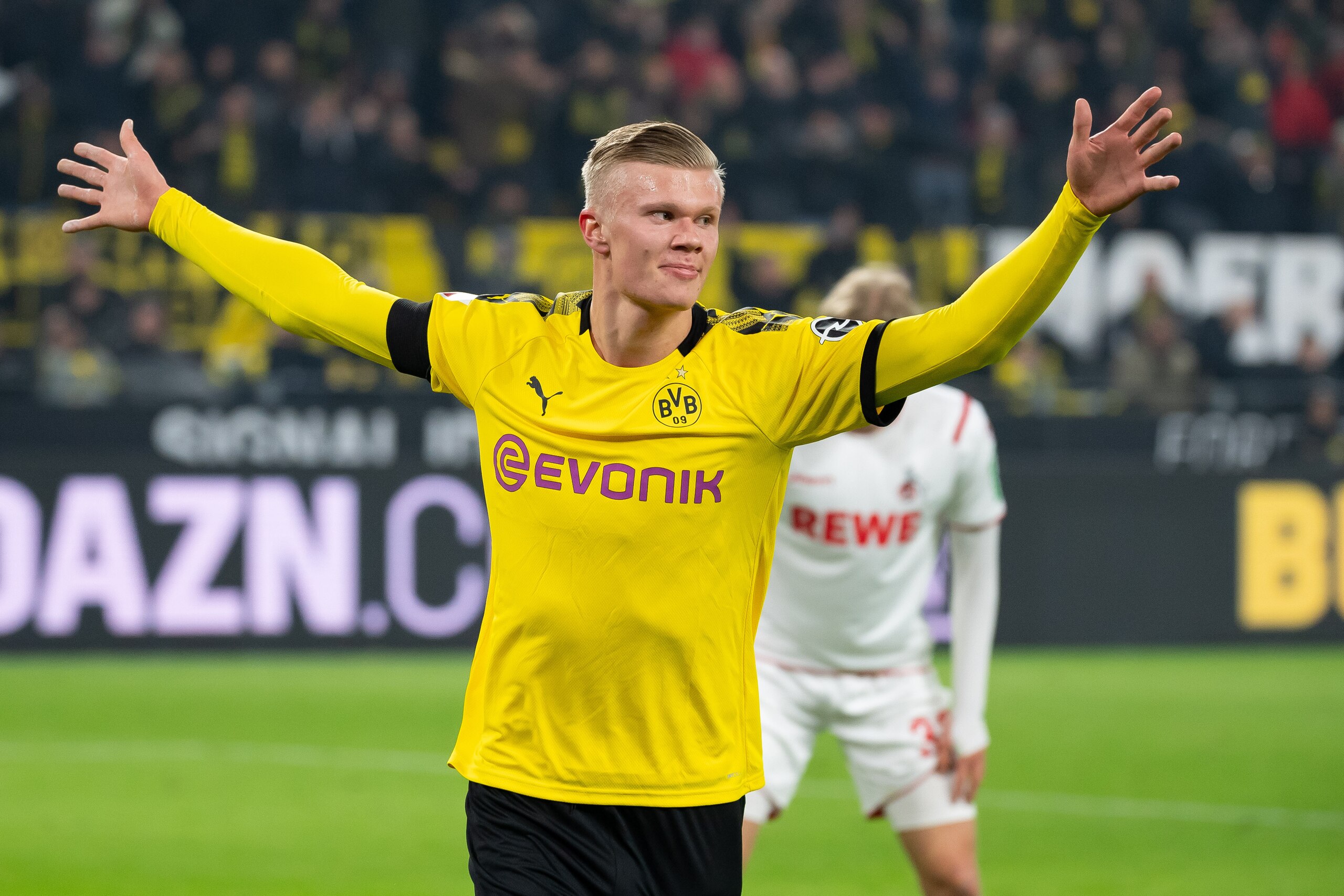 DORTMUND, GERMANY - JANUARY 24: (BILD ZEITUNG OUT) Erling Haaland of Borussia Dortmund celebrates after scoring his team's fourth goal during the Bundesliga match between Borussia Dortmund and 1. FC Koeln at Signal Iduna Park on January 24, 2020 in Dortmu