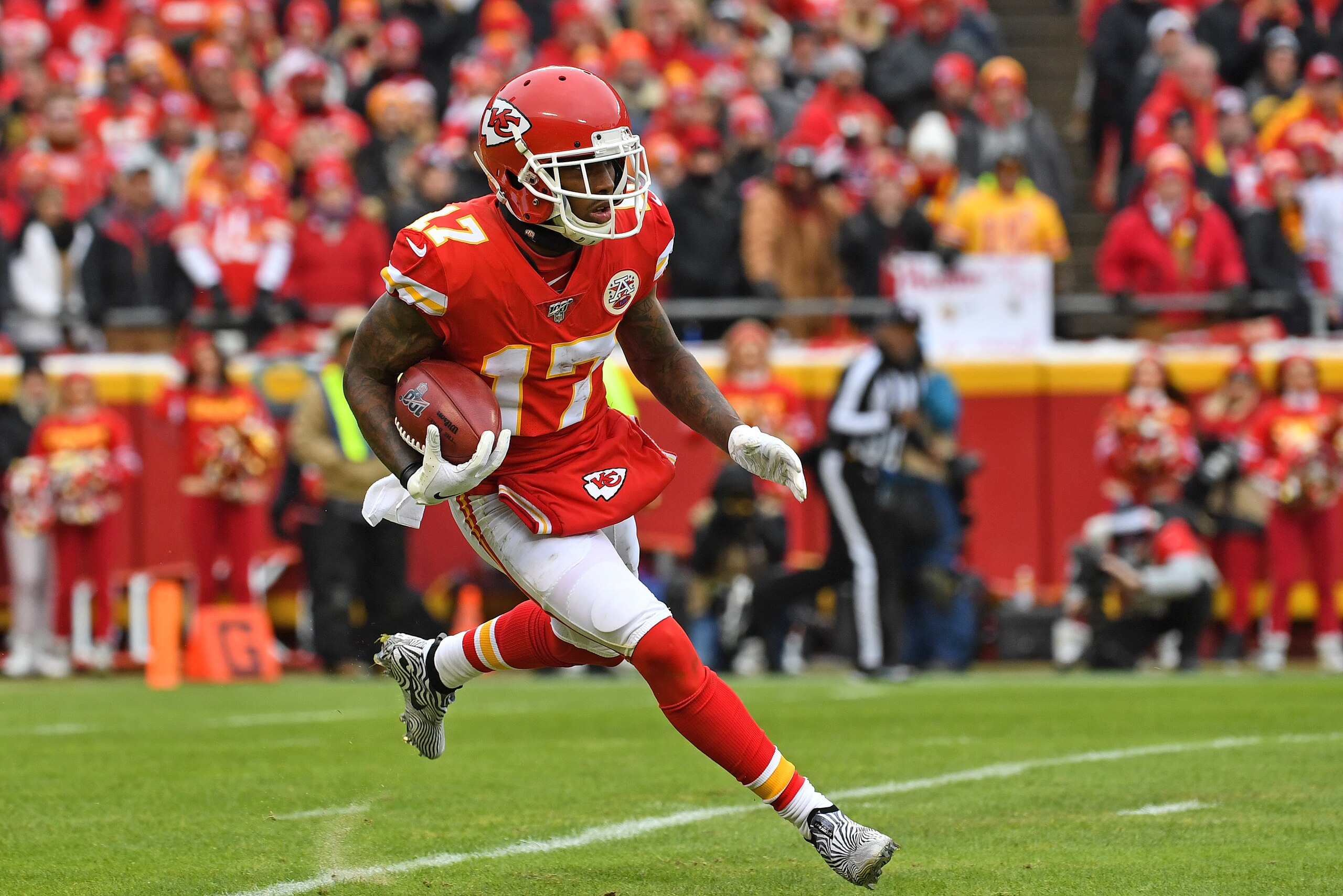 KANSAS CITY, MISSOURI - JANUARY 12: Wide receiver Mecole Hardman #17 of the Kansas City Chiefs returns a kick-off in the first half during the AFC Divisional playoff game against the Houston Texans at Arrowhead Stadium on January 12, 2020 in Kansas City, 