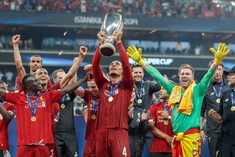ISTANBUL, TURKEY - AUGUST 14: Sadio Mane of Liverpool FC, Virgil van Dijk of Liverpool FC and Goalkeeper Adrian of Liverpool FC celebrate after winning the UEFA Super Cup match between FC Liverpool and FC Chelsea at Vodafone Park on August 14, 2019 in Ist