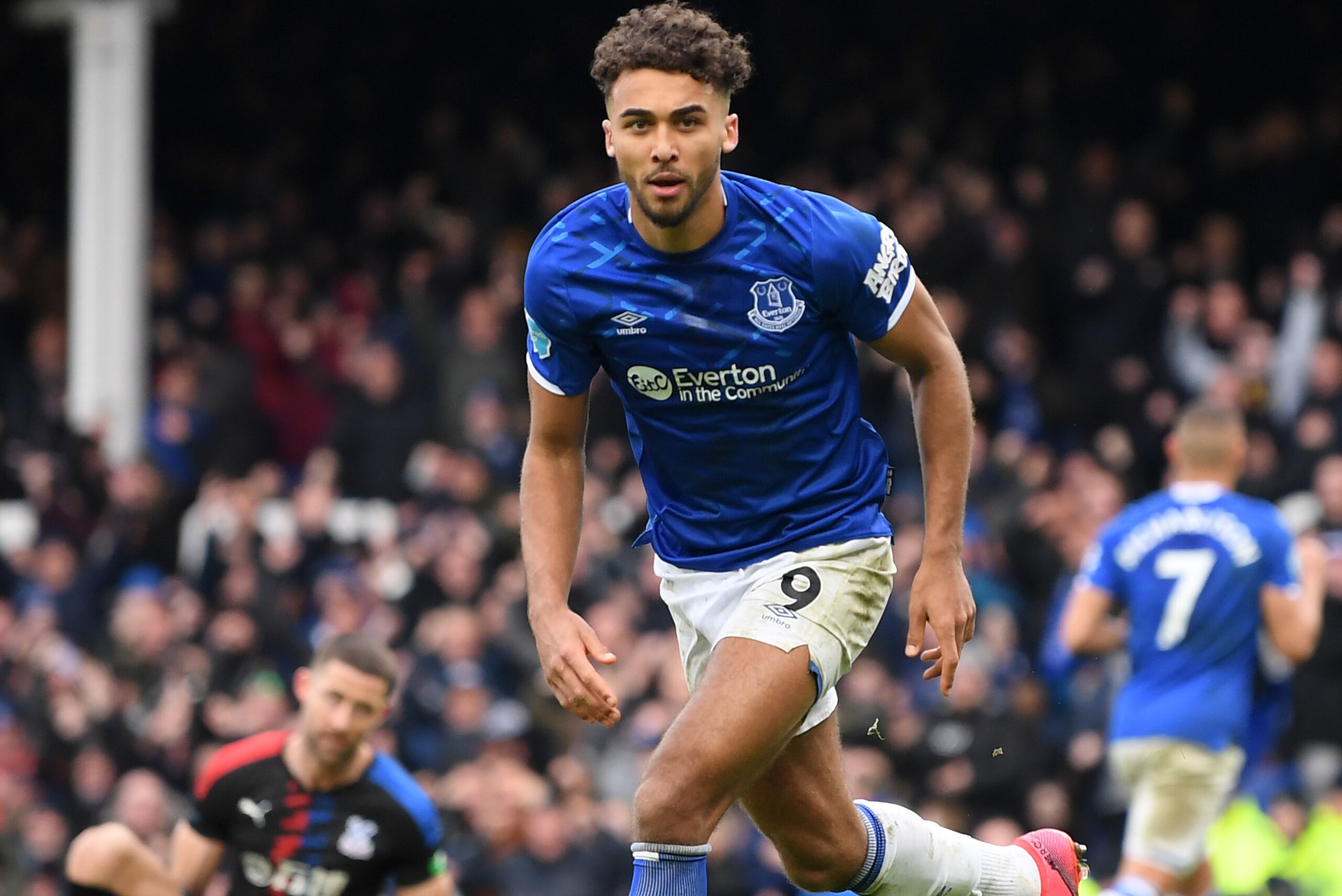 LIVERPOOL, ENGLAND - FEBRUARY 08: Dominic Calvert-Lewin of Everton celebrates after scoring his team's third goal during the Premier League match between Everton FC and Crystal Palace at Goodison Park on February 08, 2020 in Liverpool, United Kingdom. (Ph
