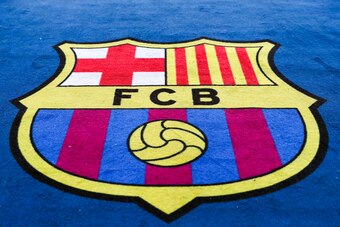 BARCELONA, SPAIN - MAY 01: The Barcelona club crest during the UEFA Champions League Semi Final first leg match between Barcelona and Liverpool at the Nou Camp on May 01, 2019 in Barcelona, Spain. (Photo by Catherine Ivill/Getty Images)