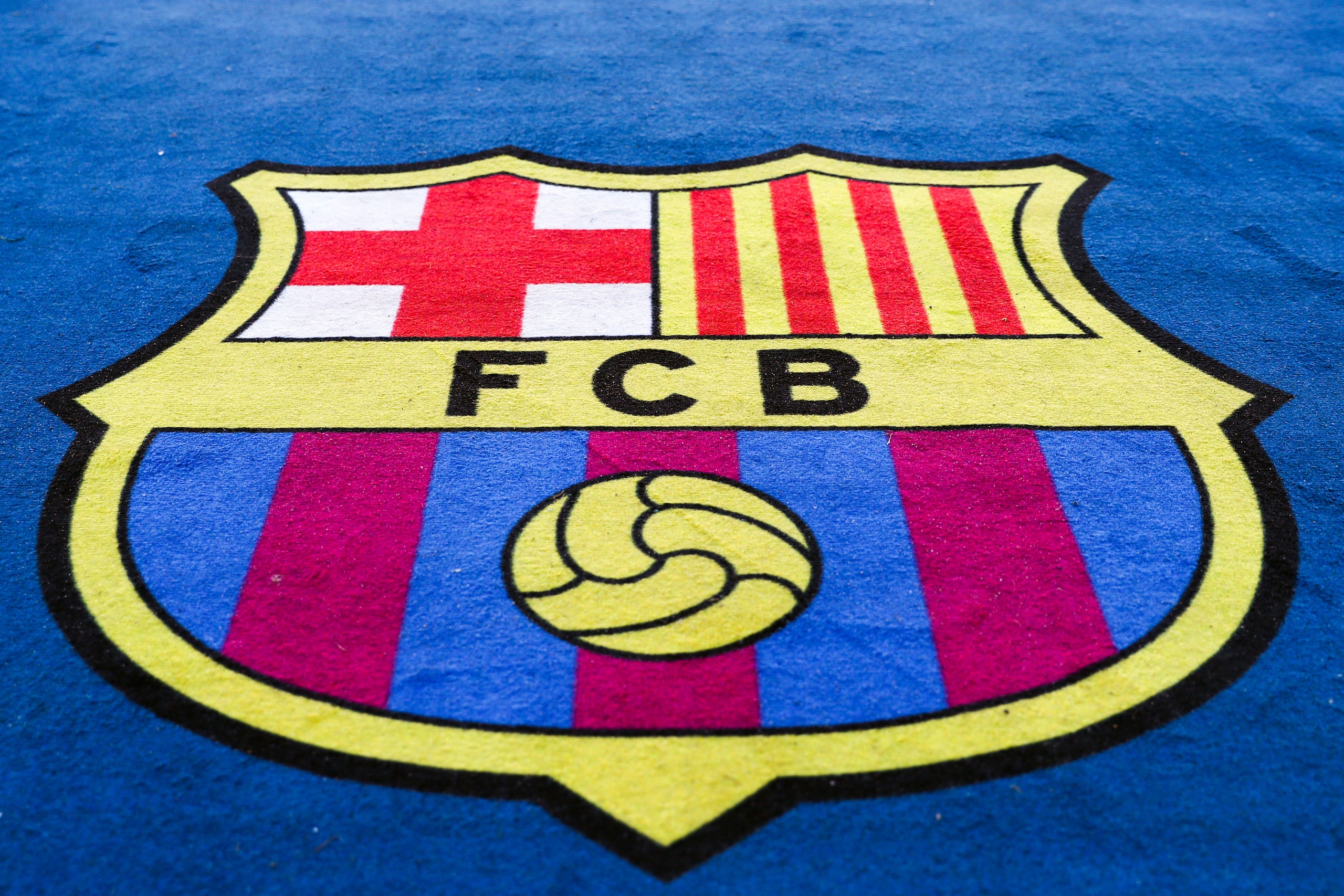 BARCELONA, SPAIN - MAY 01: The Barcelona club crest during the UEFA Champions League Semi Final first leg match between Barcelona and Liverpool at the Nou Camp on May 01, 2019 in Barcelona, Spain. (Photo by Catherine Ivill/Getty Images)