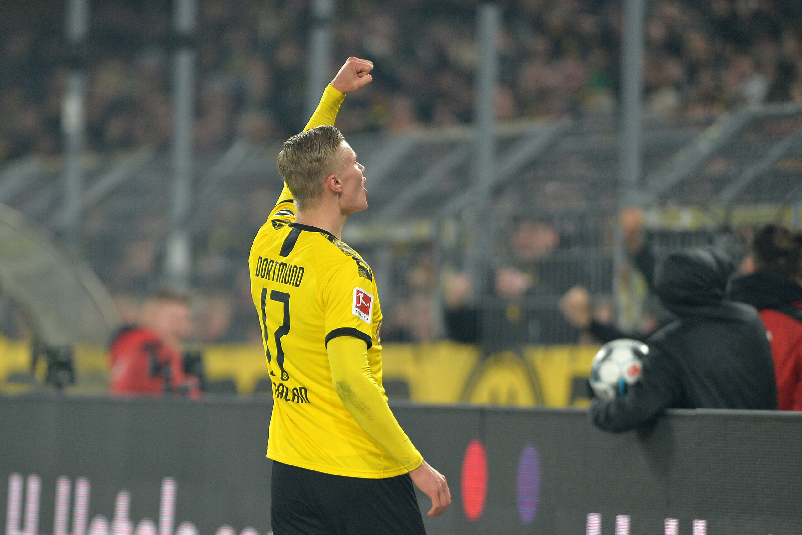 DORTMUND, GERMANY - FEBRUARY 14: (BILD ZEITUNG OUT) Erling Braut Haaland of Borussia Dortmund celebrates after scoring his teams third goal during the Bundesliga match between Borussia Dortmund and Eintracht Frankfurt at Signal Iduna Park on February 14, DORTMUND, GERMANY - FEBRUARY 14: (BILD ZEITUNG OUT) Erling Braut Haaland of Borussia Dortmund celebrates after scoring his teams third goal during the Bundesliga match between Borussia Dortmund and Eintracht Frankfurt at Signal Iduna Park on February 14,