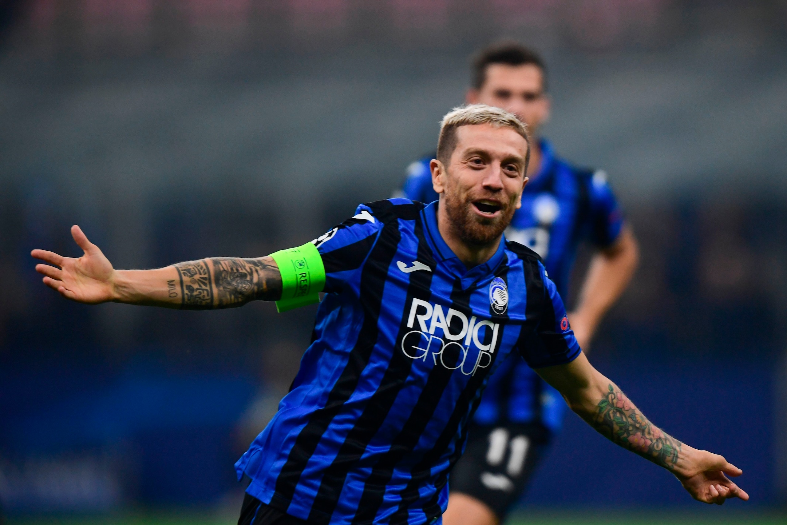 Atalanta's Argentinian forward Papu Gomez celebrates after scoring his team's second goal during the UEFA Champions League Group C football match Atalanta Bergamo vs Dinamo Zagreb on November 26, 2019 at the San Siro stadium in Milan. (Photo by MIGUEL MED