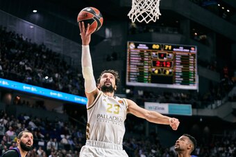 MADRID, SPAIN - NOVEMBER 14: Sergio Llull of Real Madrid during the 2019/2020 Turkish Airlines EuroLeague Regular Season Round 8 match between Real Madrid and FC Barcelona at Wizink Center on November 14, 2019 in Madrid, Spain. (Photo by Sonia Canada/Gett