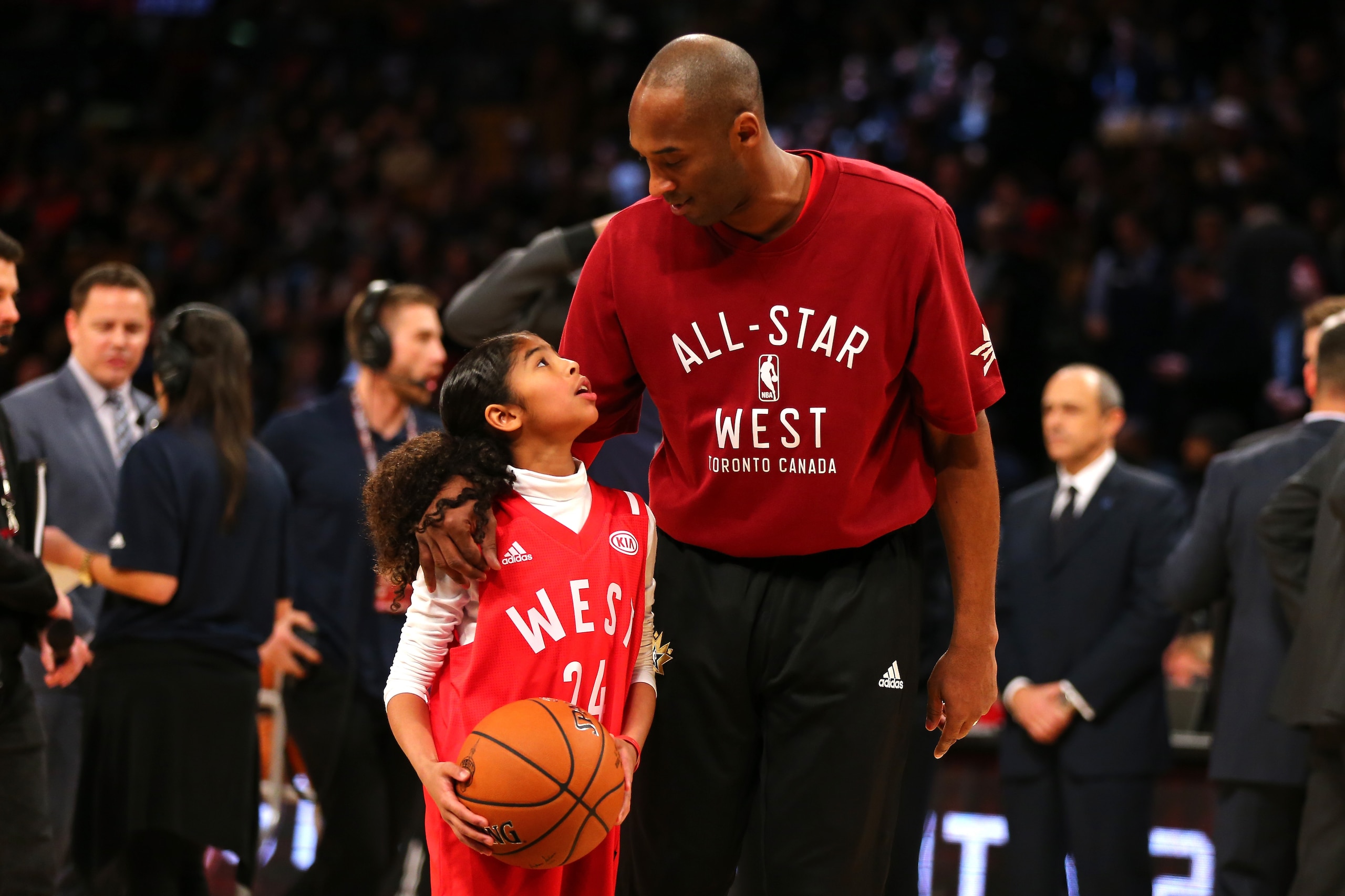 TORONTO, ON - FEBRUARY 14:  Kobe Bryant #24 of the Los Angeles Lakers and the Western Conference warms up with daughter Gianna Bryant during the NBA All-Star Game 2016 at the Air Canada Centre on February 14, 2016 in Toronto, Ontario. NOTE TO USER: User e