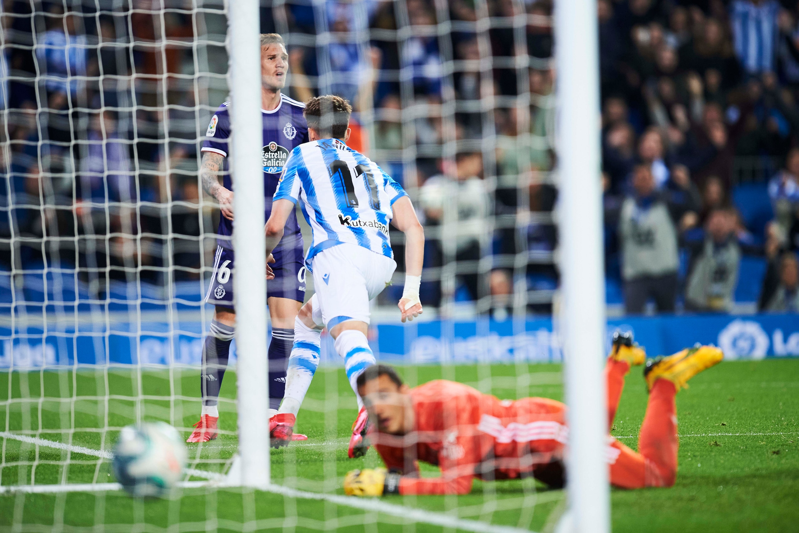 SAN SEBASTIAN, SPAIN - FEBRUARY 28: Adnan Januzaj of Real Sociedad  celebrates after scoring goal during the Liga match between Real Sociedad and Real Valladolid CF at Estadio Anoeta on February 28, 2020 in San Sebastian, Spain. (Photo by Juan Manuel Serr