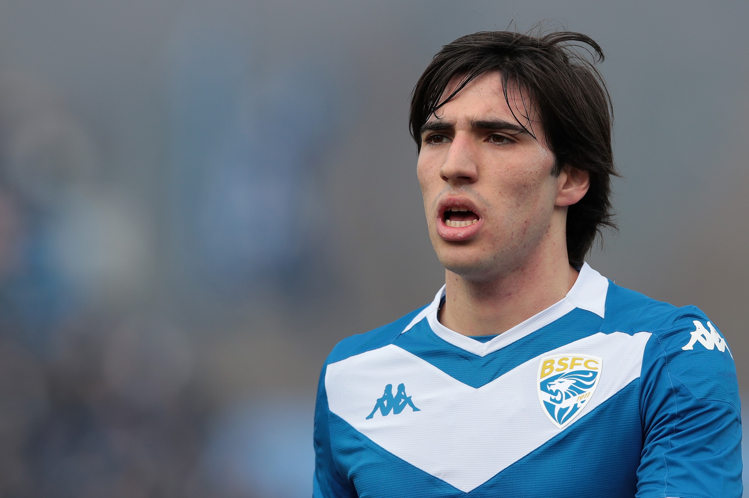 BRESCIA, ITALY - FEBRUARY 09: Sandro Tonali of Brescia Calcio looks on during the Serie A match between Brescia Calcio and Udinese Calcio at Stadio Mario Rigamonti on February 9, 2020 in Brescia, Italy. (Photo by Emilio Andreoli/Getty Images) BRESCIA, ITALY - FEBRUARY 09: Sandro Tonali of Brescia Calcio looks on during the Serie A match between Brescia Calcio and Udinese Calcio at Stadio Mario Rigamonti on February 9, 2020 in Brescia, Italy. (Photo by Emilio Andreoli/Getty Images)
