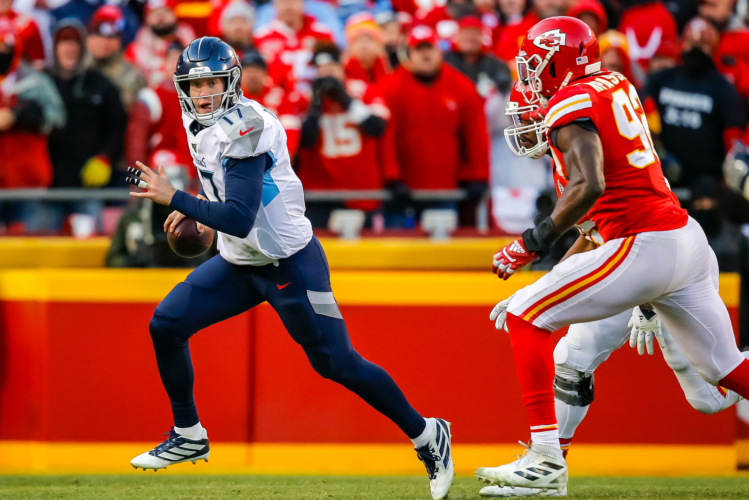 KANSAS CITY, MO - JANUARY 19: Ryan Tannehill #17 of the Tennessee Titans scrambles out of the pocket during the third quarter away from Chris Jones #95 of the Kansas City Chiefs and Tanoh Kpassagnon #92 of the Kansas City Chiefs during the AFC Championshi
