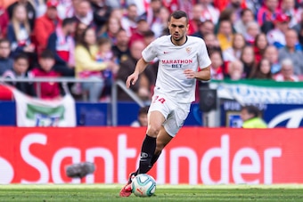 MADRID, SPAIN - MARCH 07: (BILD ZEITUNG OUT) Joan Jordan of Sevilla FC controls the ball during the Liga match between Club Atletico de Madrid and Sevilla FC at Wanda Metropolitano on March 7, 2020 in Madrid, Spain. (Photo by Alejandro Rios/DeFodi Images 