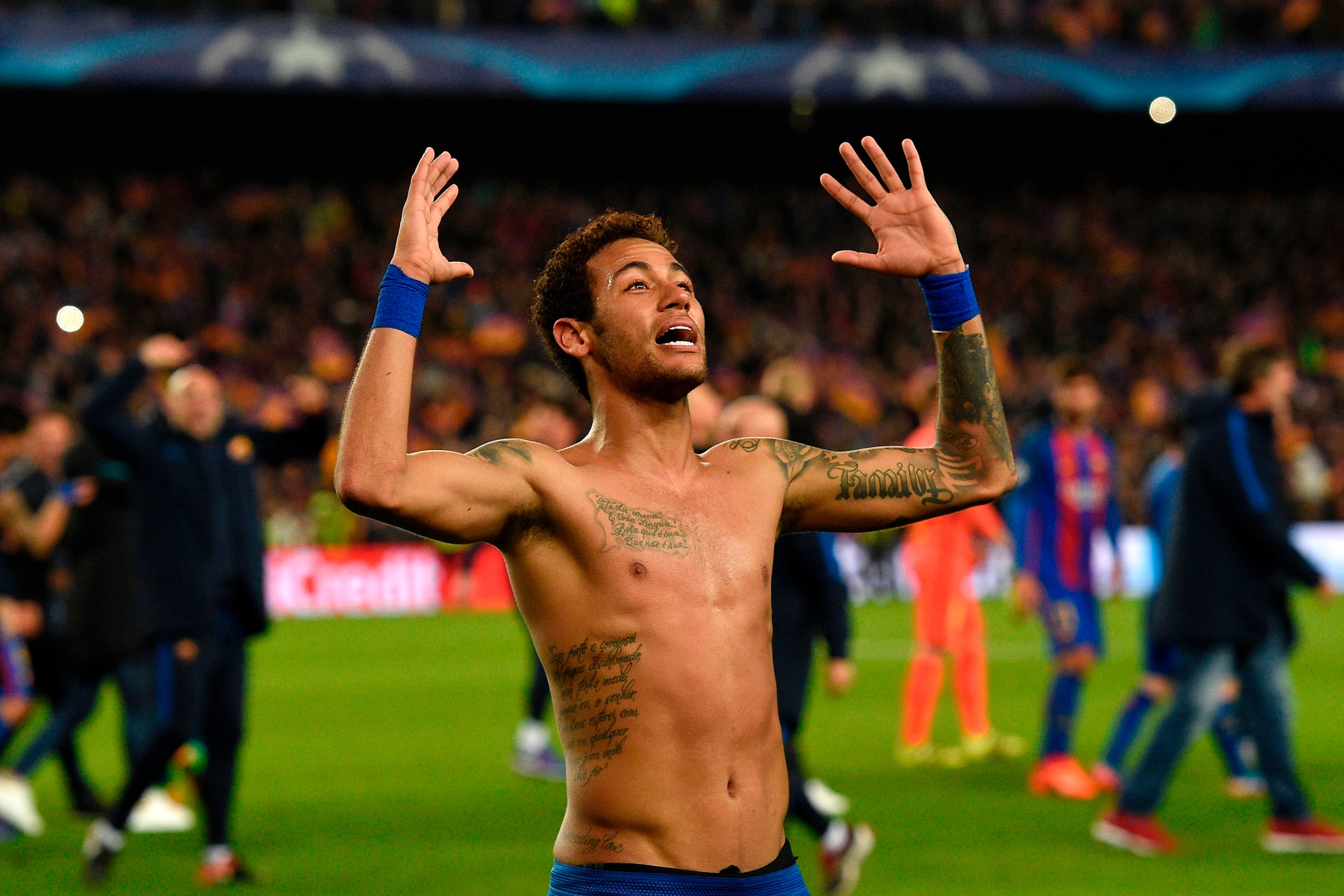 Barcelona's Brazilian forward Neymar celebrates at the end of the UEFA Champions League round of 16 second leg football match FC Barcelona vs Paris Saint-Germain FC at the Camp Nou stadium in Barcelona on March 8, 2017. / AFP PHOTO / LLUIS GENE        (Ph
