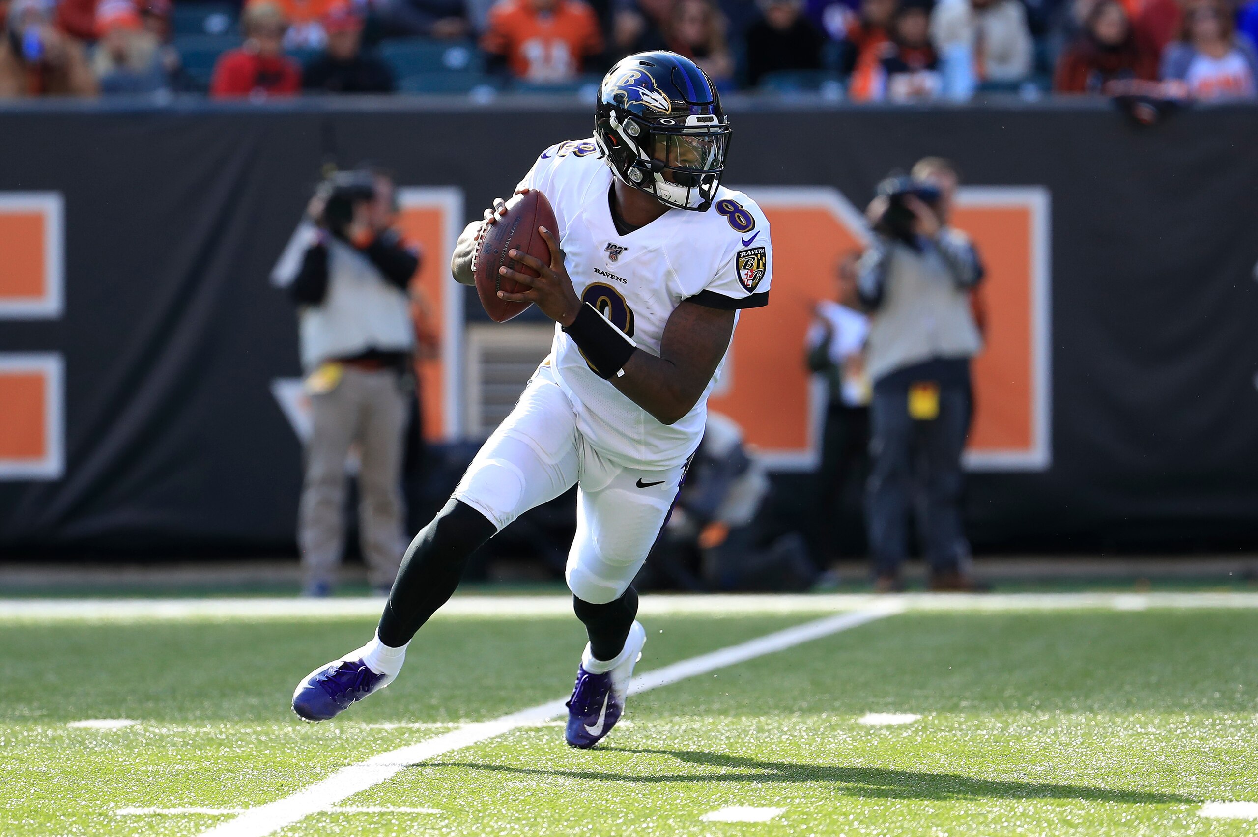 CINCINNATI, OHIO - NOVEMBER 10:  Lamar Jackson #8 of the Baltimore Ravens runs with the ball during the game against the Cincinnati Bengals at Paul Brown Stadium on November 10, 2019 in Cincinnati, Ohio. (Photo by Andy Lyons/Getty Images)