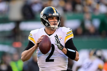 EAST RUTHERFORD, NEW JERSEY - DECEMBER 22:  Mason Rudolph #2 of the Pittsburgh Steelers attempts a pass against the New York Jets at MetLife Stadium on December 22, 2019 in East Rutherford, New Jersey. (Photo by Steven Ryan/Getty Images)