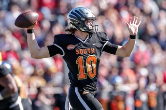 MOBILE, AL - JANUARY 25: Quarterback Justin Herbert #10 from Oregon of the South Team on a pass play during the 2020 Resse's Senior Bowl at Ladd-Peebles Stadium on January 25, 2020 in Mobile, Alabama. The Noth Team defeated the South Team 34 to 17. (Photo