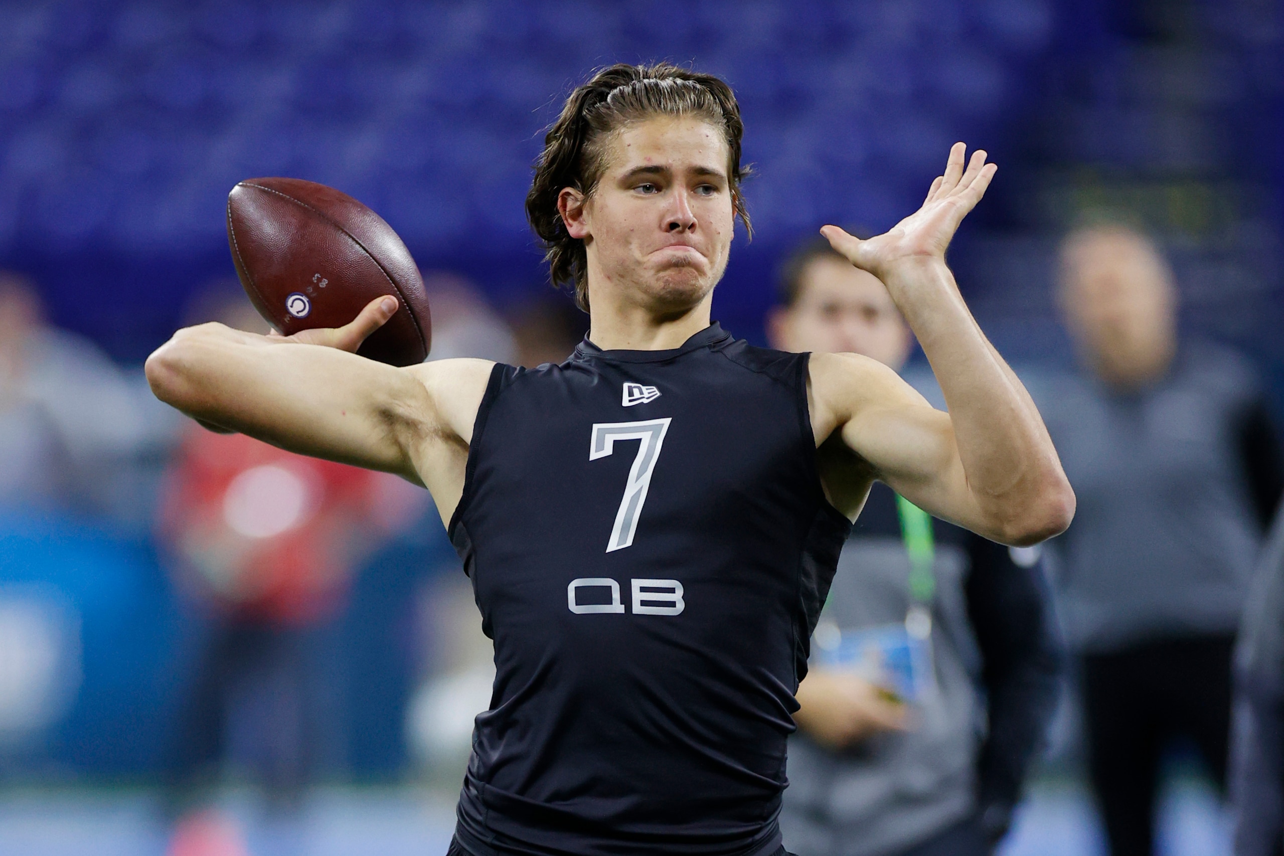 INDIANAPOLIS, IN - FEBRUARY 27: Quarterback Justin Herbert of Oregon throws a pass during the NFL Scouting Combine at Lucas Oil Stadium on February 27, 2020 in Indianapolis, Indiana. (Photo by Joe Robbins/Getty Images)