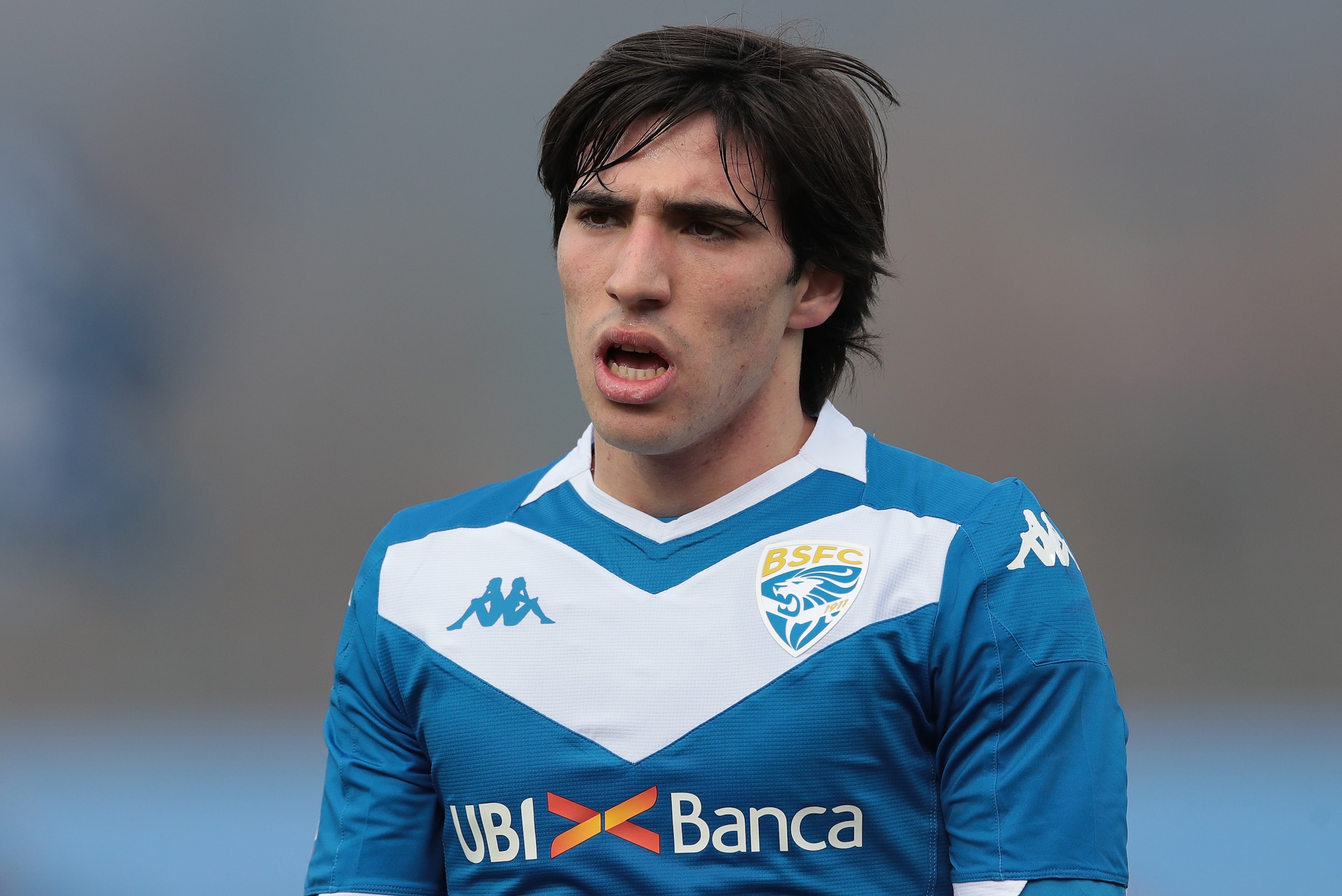 BRESCIA, ITALY - FEBRUARY 09:  Sandro Tonali of Brescia Calcio looks on during the Serie A match between Brescia Calcio and Udinese Calcio at Stadio Mario Rigamonti on February 9, 2020 in Brescia, Italy.  (Photo by Emilio Andreoli/Getty Images)