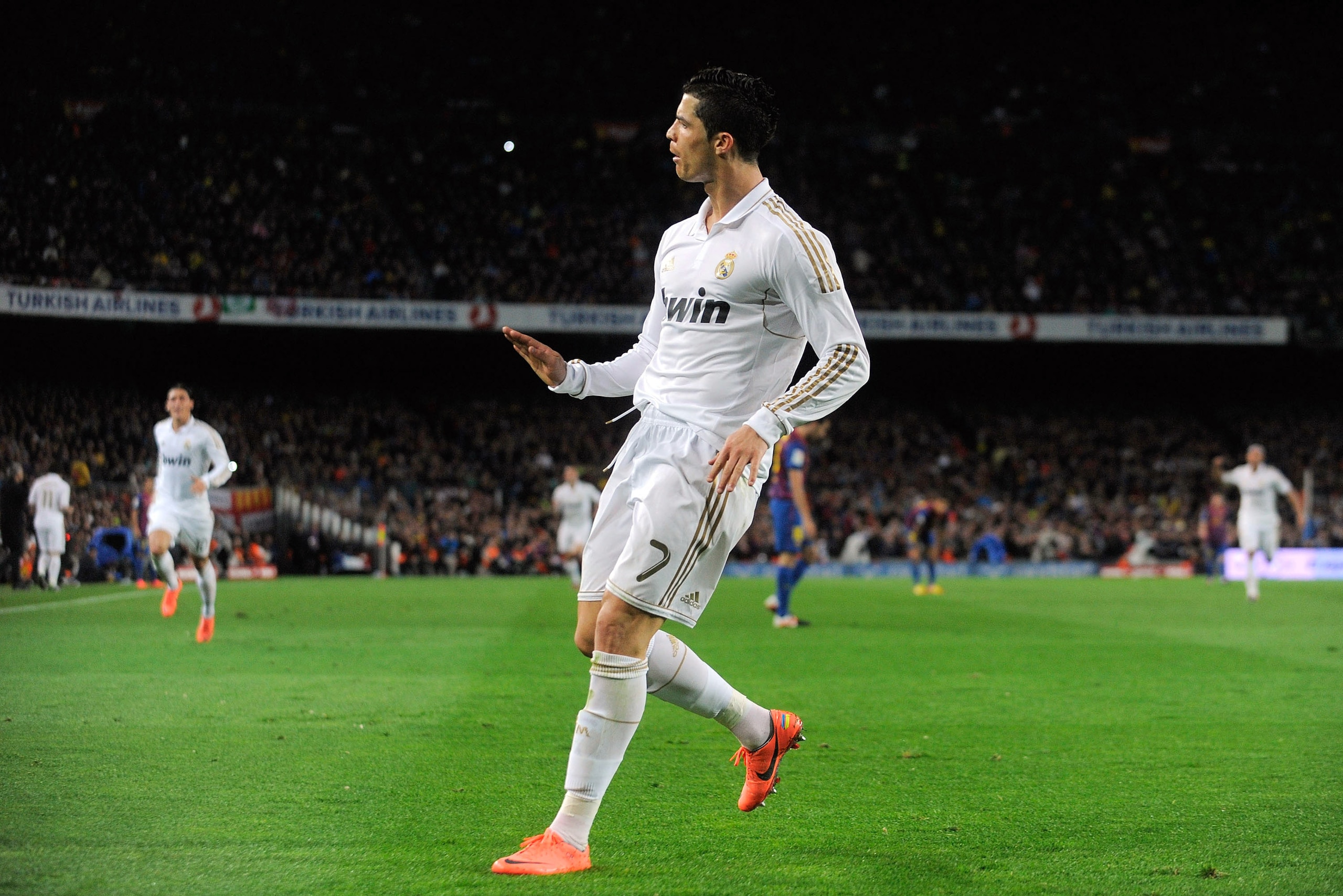 BARCELONA, SPAIN - APRIL 21:  Cristiano Ronaldo of Real Madrid CF celebrates after scoring his team's 2nd goal during the La Liga match between FC Barcelona and Real Madrid CF at Camp Nou on April 21, 2012 in Barcelona, Spain.  (Photo by Denis Doyle/Getty