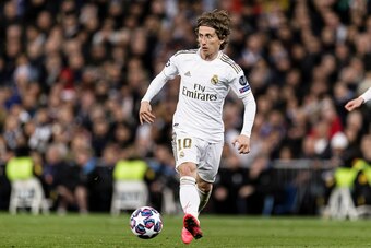 MADRID, SPAIN - FEBRUARY 26: Luka Modric of Real Madrid passes the ball during the UEFA Champions League round of 16 first leg match between Real Madrid and Manchester City at Santiago Bernabeu on February 26, 2020 in Madrid, Spain. (Photo by Ricardo Nogu