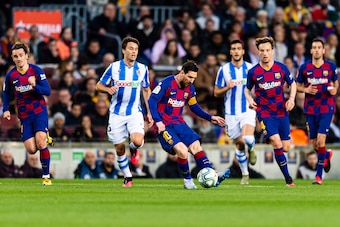 BARCELONA, SPAIN - MARCH 07: Lionel Messi of FC Barcelona (C) passes the ball during the Liga match between FC Barcelona and Real Sociedad at Camp Nou on March 7, 2020 in Barcelona, Spain. (Photo by Eurasia Sport Images/Getty Images)