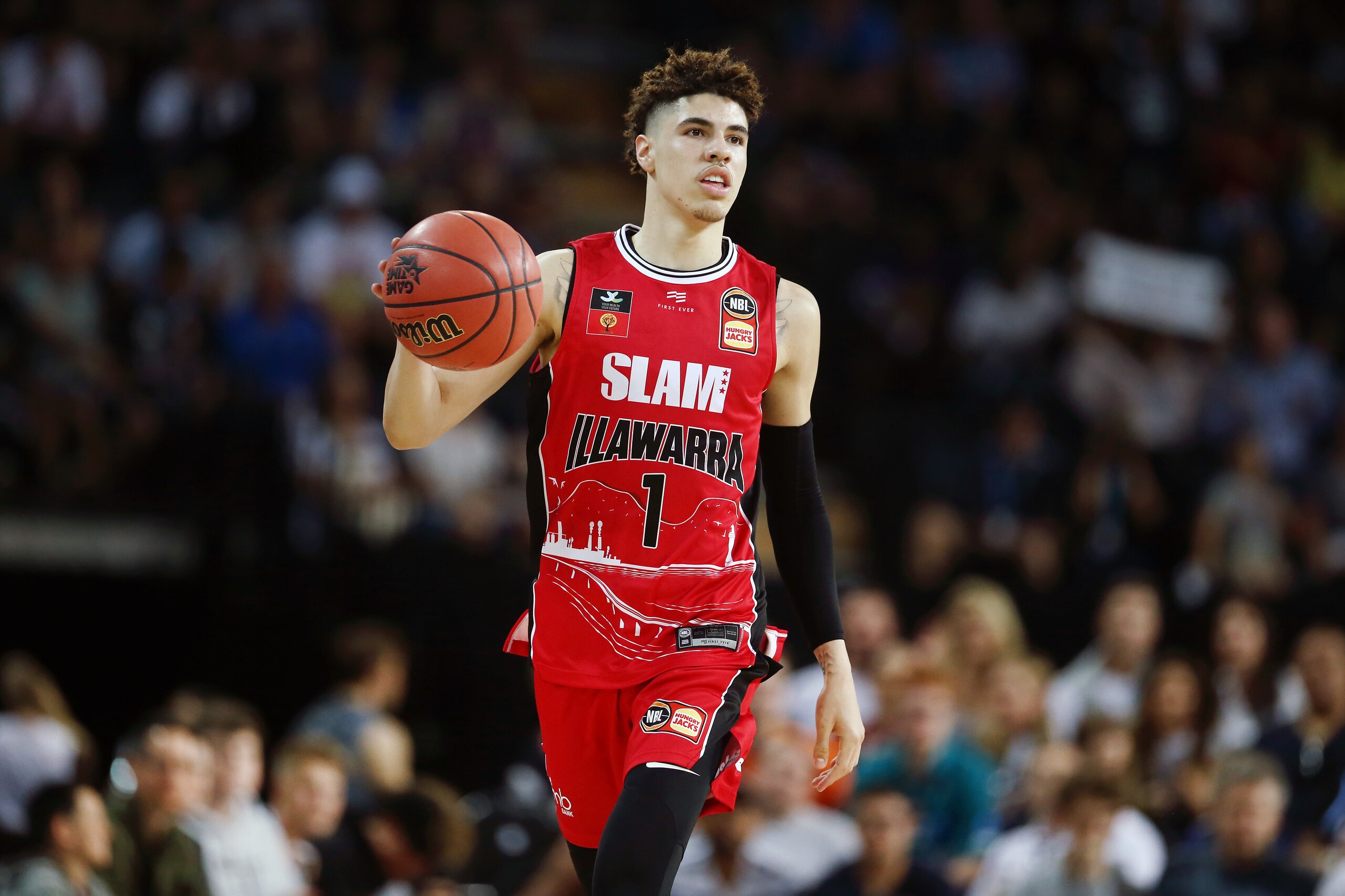 AUCKLAND, NEW ZEALAND - NOVEMBER 30: LaMelo Ball of the Hawks in action during the round 9 NBL match between the New Zealand Breakers and the Illawarra Hawks at Spark Arena on November 30, 2019 in Auckland, New Zealand. (Photo by Anthony Au-Yeung/Getty Im