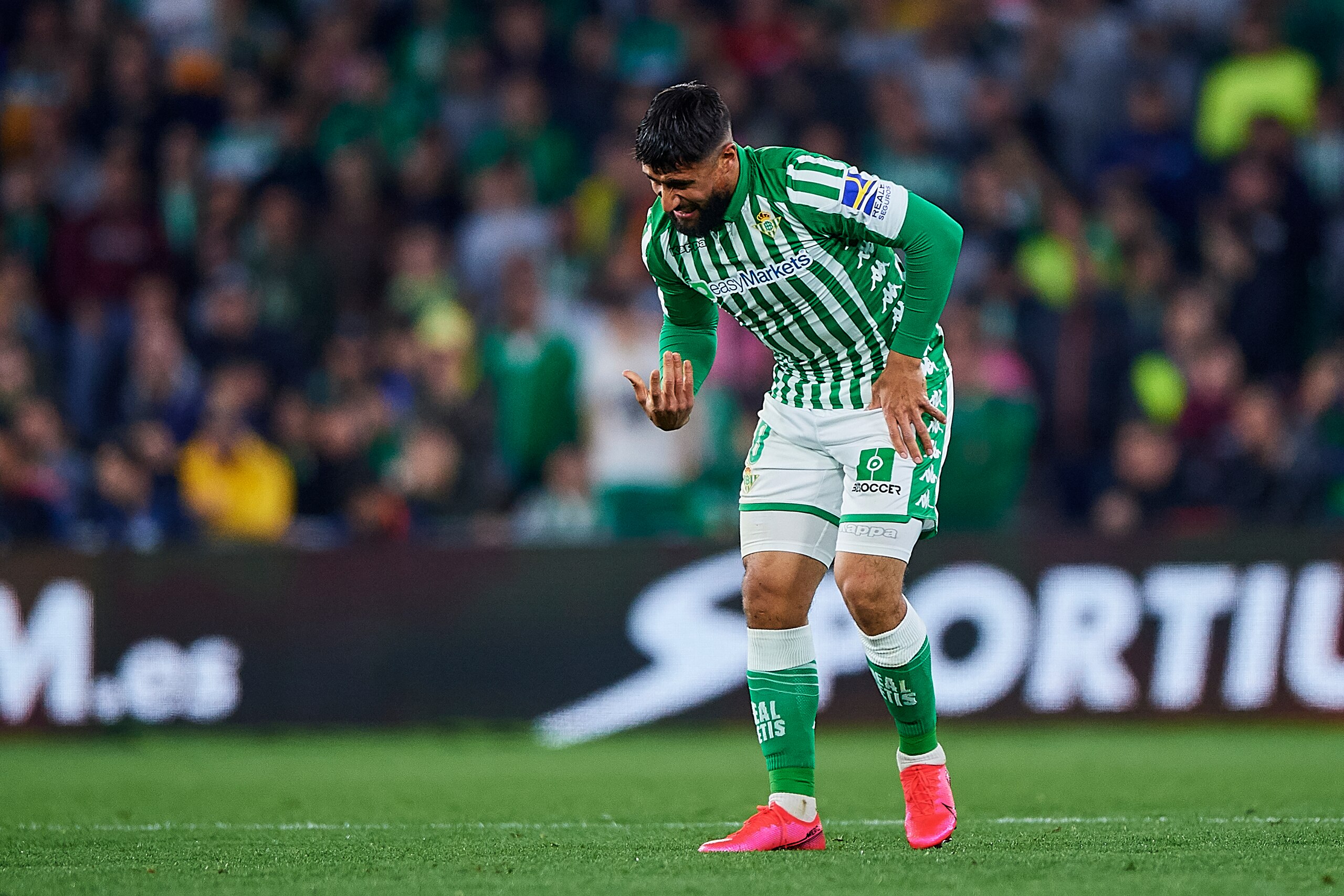 SEVILLE, SPAIN - MARCH 08: Nabil Fekir of Real Betis Balompie reactsF during the Liga match between Real Betis Balompie and Real Madrid CF at Estadio Benito Villamarin on March 08, 2020 in Seville, Spain.  (Photo by Silvestre Szpylma/Quality Sport Images/