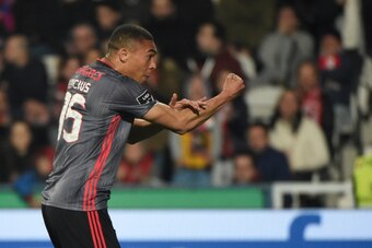 Benfica's Brazilian forward Carlos Vinicius celebrates after scoring a goal during the Portuguese league football match between Gil Vicente FC and SL Benfica at the Cidade de Barcelos stadium in Barcelos on February 24, 2020. (Photo by MIGUEL RIOPA / AFP)