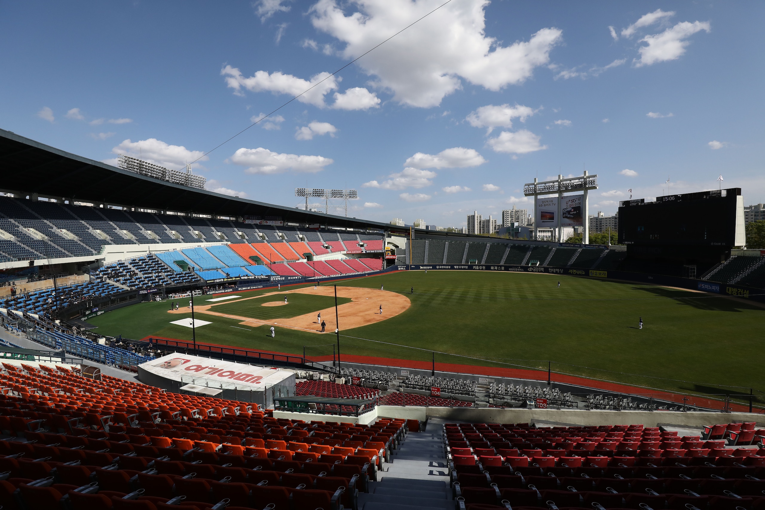 SEOUL, SOUTH KOREA - APRIL 21: (EDITORIAL USE ONLY) General view of LG Twins and Doosan Bears preseason game at Jamsil Baseball Stadium on April 21, 2020 in Seoul, South Korea. The Korea Baseball Organization (KBO) open a preseason games Tuesday, with its