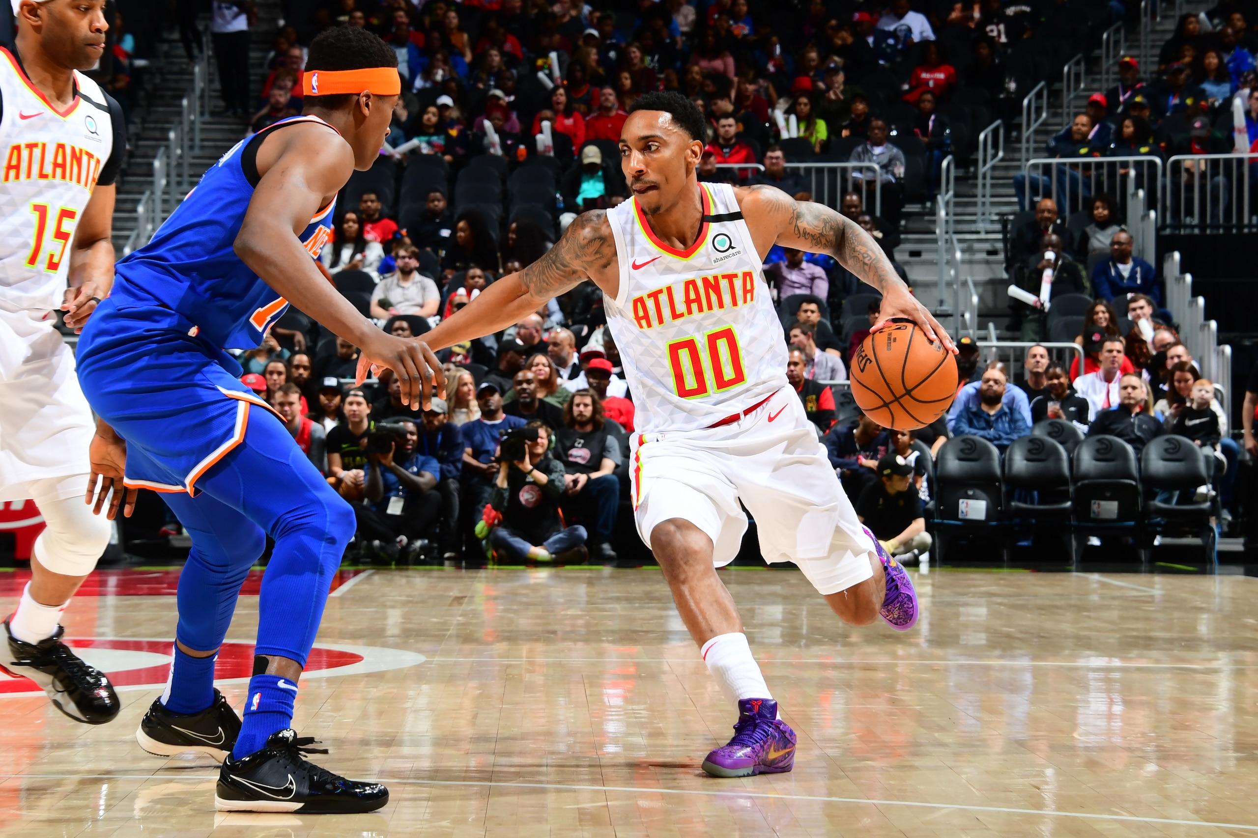 ATLANTA, GA - MARCH 11: Jeff Teague #00 of the Atlanta Hawks handles the ball against the New York Knicks on March 11, 2020 at State Farm Arena in Atlanta, Georgia. NOTE TO USER: User expressly acknowledges and agrees that, by downloading and/or using th ATLANTA, GA - MARCH 11: Jeff Teague #00 of the Atlanta Hawks handles the ball against the New York Knicks on March 11, 2020 at State Farm Arena in Atlanta, Georgia. NOTE TO USER: User expressly acknowledges and agrees that, by downloading and/or using th