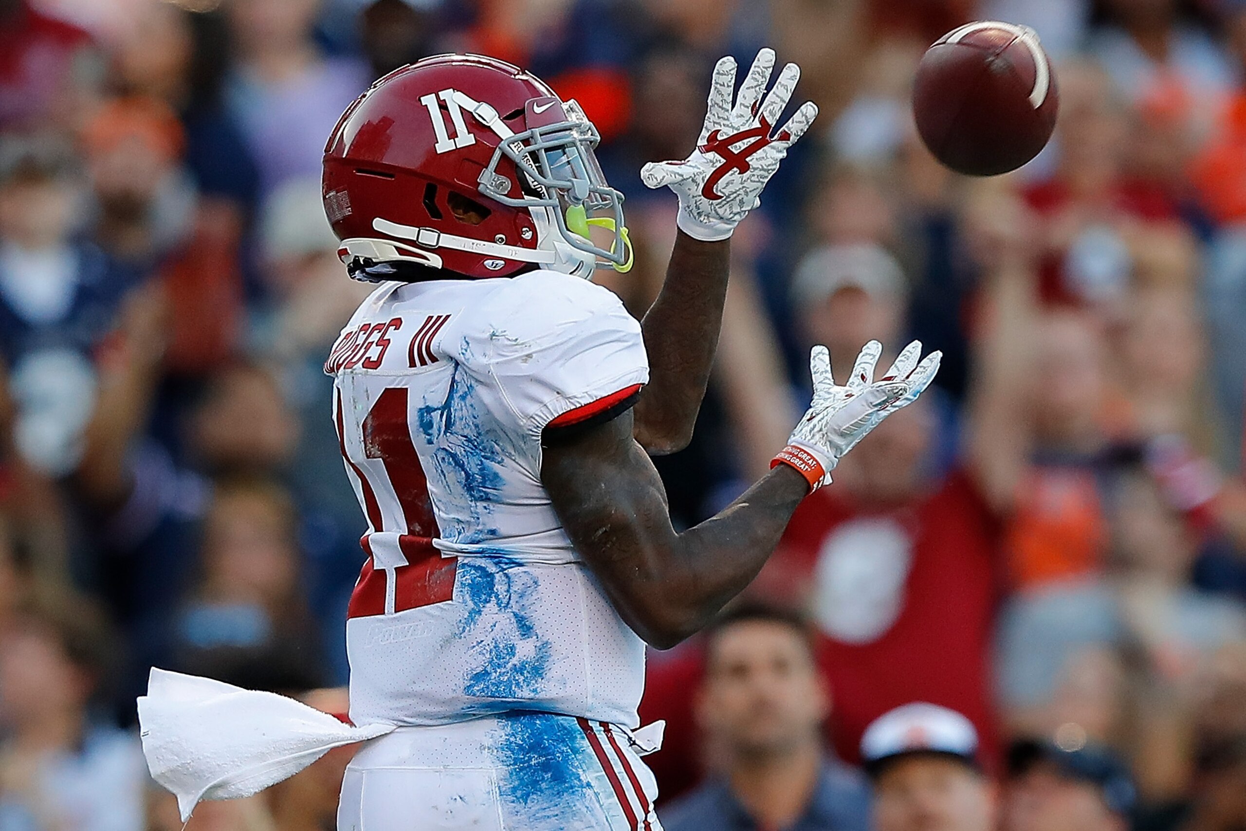 AUBURN, ALABAMA - NOVEMBER 30:  Henry Ruggs III #11 of the Alabama Crimson Tide pulls in this touchdown reception against the Auburn Tigers in the first half at Jordan Hare Stadium on November 30, 2019 in Auburn, Alabama. (Photo by Kevin C. Cox/Getty Imag