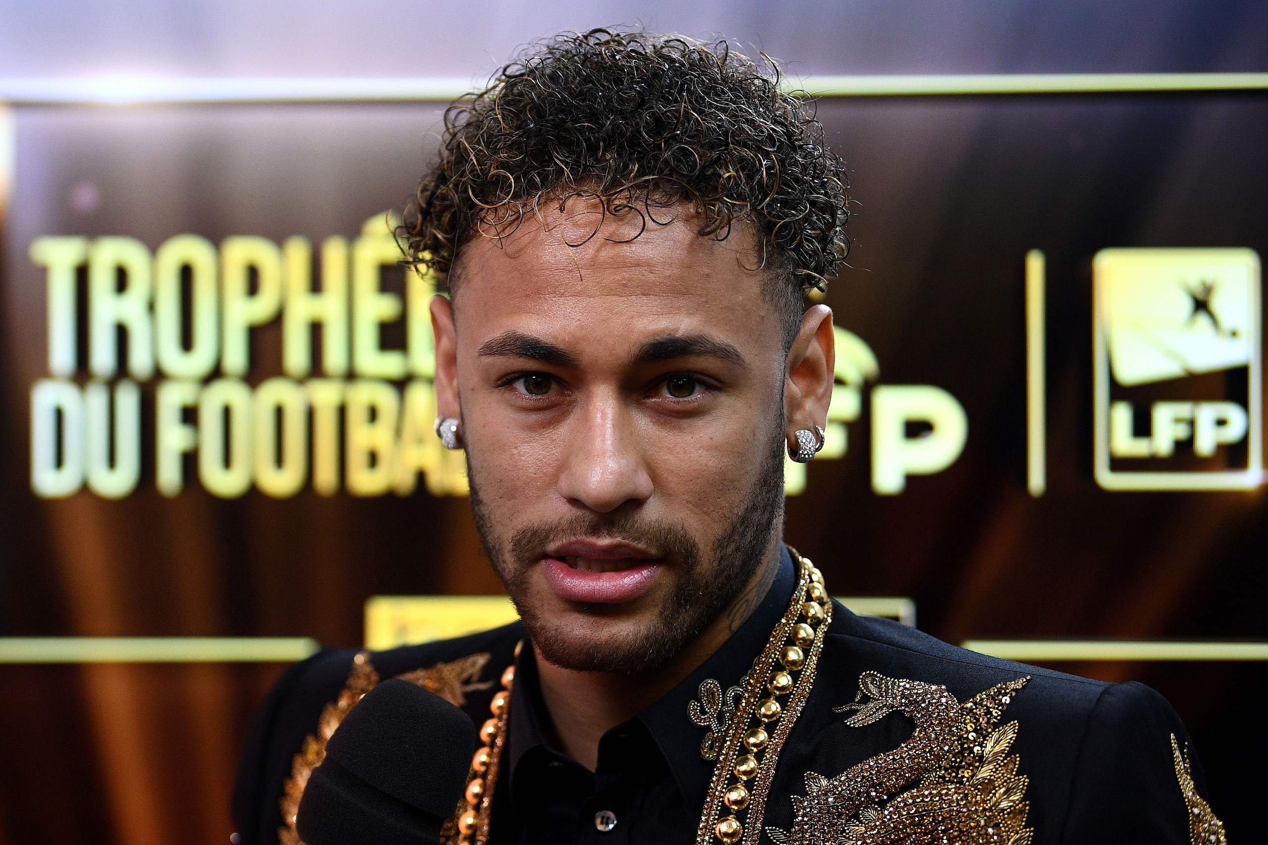 Paris Saint-Germain's Brazilian forward Neymar answers journalists questions before a TV show on May 13, 2018 in Paris, as part of the 27th edition of the UNFP (French National Professional Football players Union) trophy ceremony. (Photo by FRANCK FIFE / 