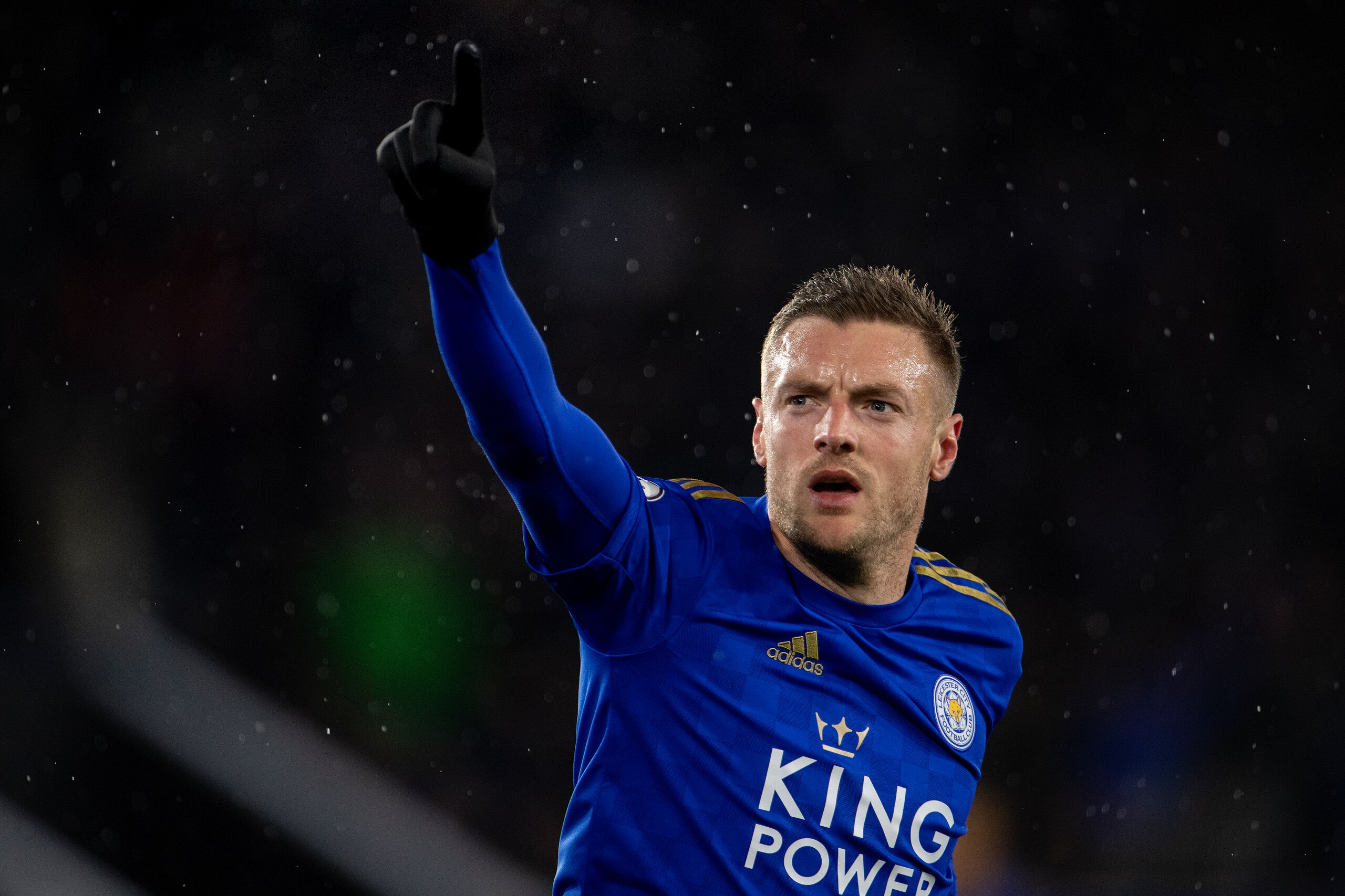 LEICESTER, ENGLAND - MARCH 09: Jamie Vardy of Leicester City celebrates scoring his second goal during the Premier League match between Leicester City and Aston Villa at The King Power Stadium on March 09, 2020 in Leicester, United Kingdom. (Photo by Vis LEICESTER, ENGLAND - MARCH 09: Jamie Vardy of Leicester City celebrates scoring his second goal during the Premier League match between Leicester City and Aston Villa at The King Power Stadium on March 09, 2020 in Leicester, United Kingdom. (Photo by Vis