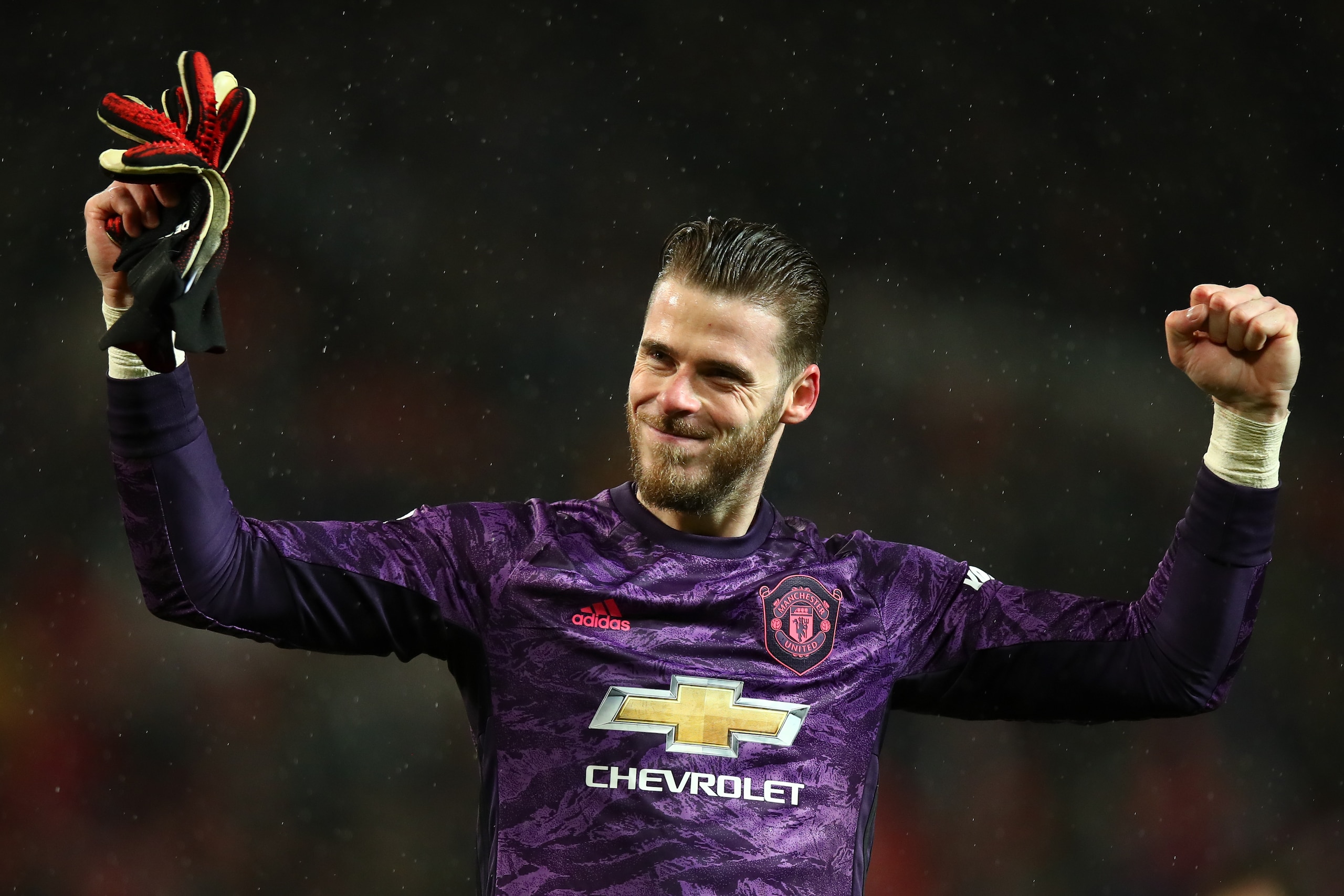 MANCHESTER, ENGLAND - MARCH 08: David de Gea of Manchester United celebrates at full time during the Premier League match between Manchester United and Manchester City at Old Trafford on March 8, 2020 in Manchester, United Kingdom. (Photo by Robbie Jay Ba MANCHESTER, ENGLAND - MARCH 08: David de Gea of Manchester United celebrates at full time during the Premier League match between Manchester United and Manchester City at Old Trafford on March 8, 2020 in Manchester, United Kingdom. (Photo by Robbie Jay Ba
