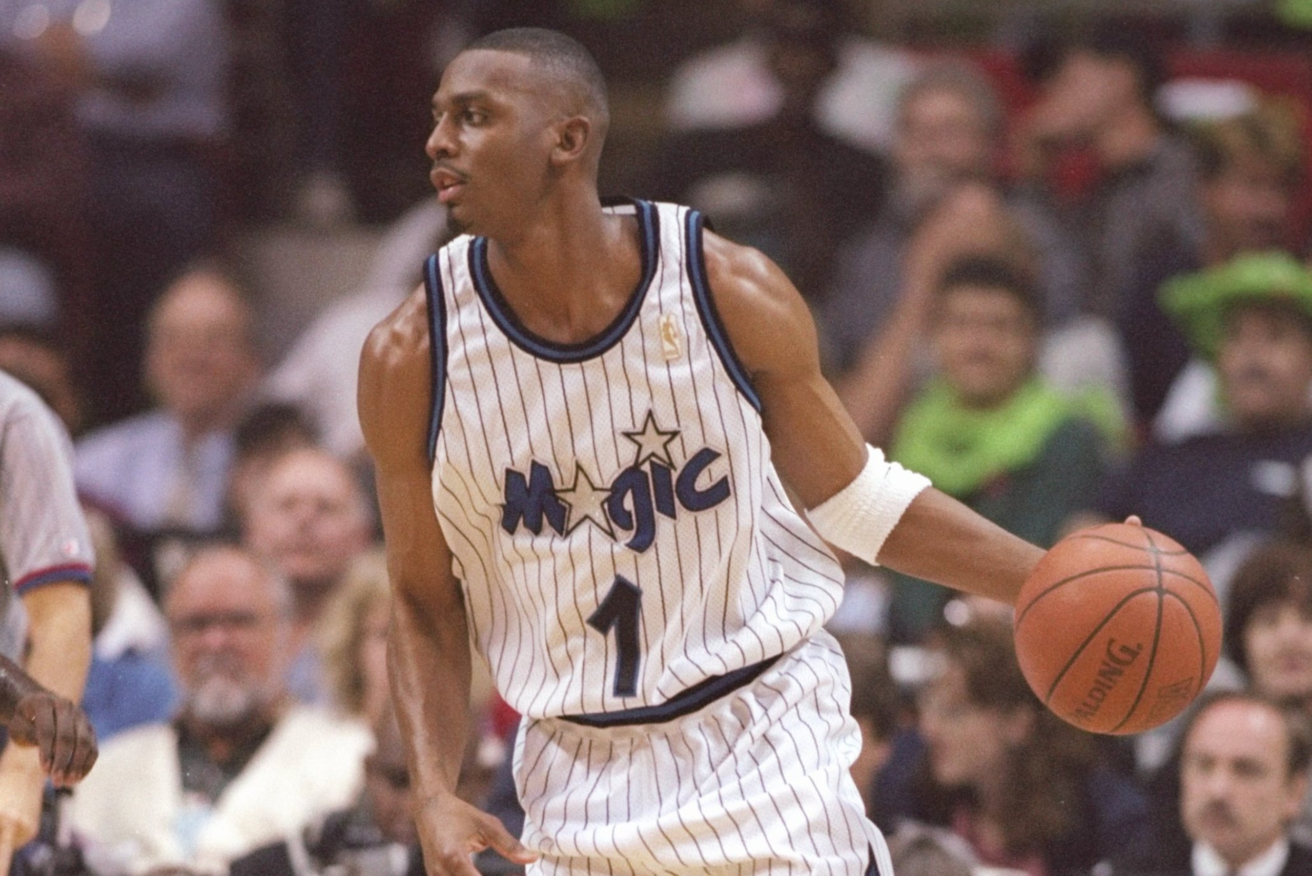 14 Nov 1996: Guard Anfernee Hardaway of the Orlando Magic dribbles the ball down the court during a game against the Charlotte Hornets at the Orlando Arena in Orlando, Florida. The Magic won the game 96-89. Mandatory Credit: Andy Lyons /Allsport 14 Nov 1996: Guard Anfernee Hardaway of the Orlando Magic dribbles the ball down the court during a game against the Charlotte Hornets at the Orlando Arena in Orlando, Florida. The Magic won the game 96-89. Mandatory Credit: Andy Lyons /Allsport