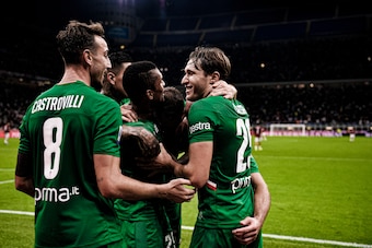 MILAN, ITALY - SEPTEMBER 29: Franck Ribery of Fiorentina, Gaetano Castrovilli of Fiorentina, Dalbert of Fiorentina, Federico Chiesa of Fiorentina  during the Italian Serie A   match between AC Milan v Fiorentina at the San Siro on September 29, 2019 in Mi