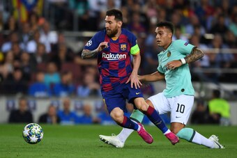 BARCELONA, SPAIN - OCTOBER 02: Lionel Messi of FC Barcelona and Lautaro Martinez of Inter compete for the ball during the UEFA Champions League group F match between FC Barcelona and Inter at Camp Nou on October 02, 2019 in Barcelona, Spain. (Photo by Ets