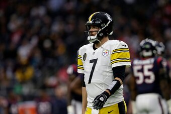 HOUSTON, TX - DECEMBER 25: Ben Roethlisberger #7 of the Pittsburgh Steelers walks off the field during a timeout in the second half against the Houston Texans at NRG Stadium on December 25, 2017 in Houston, Texas. (Photo by Tim Warner/Getty Images)