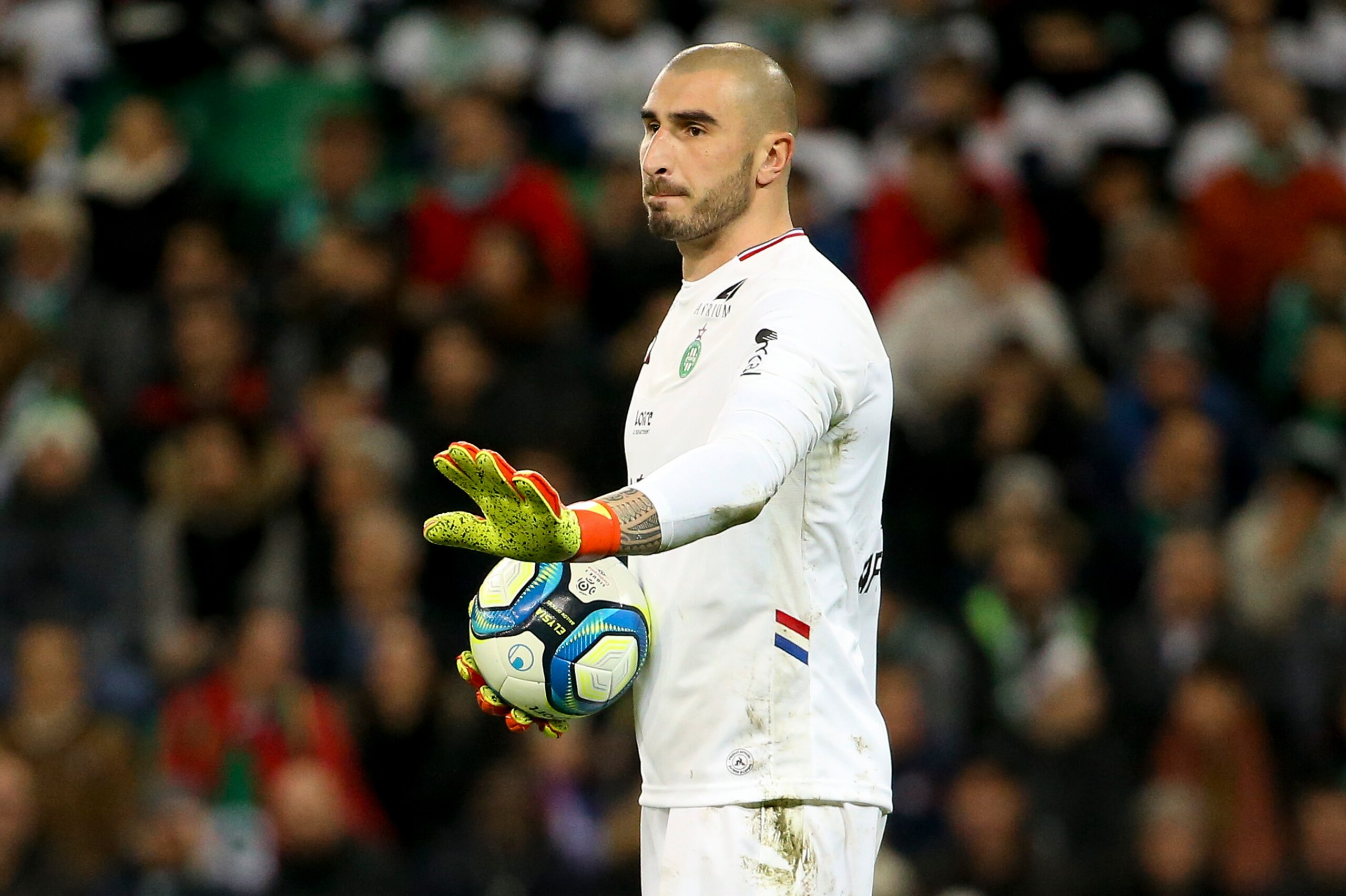 SAINT-ETIENNE, FRANCE - DECEMBER 15: Goalkeeper of Saint-Etienne Stephane Ruffier during the Ligue 1 match between AS Saint-Etienne (ASSE) and Paris Saint-Germain (PSG) at Stade Geoffroy-Guichard on December 15, 2019 in Saint-Etienne, France. (Photo by Je