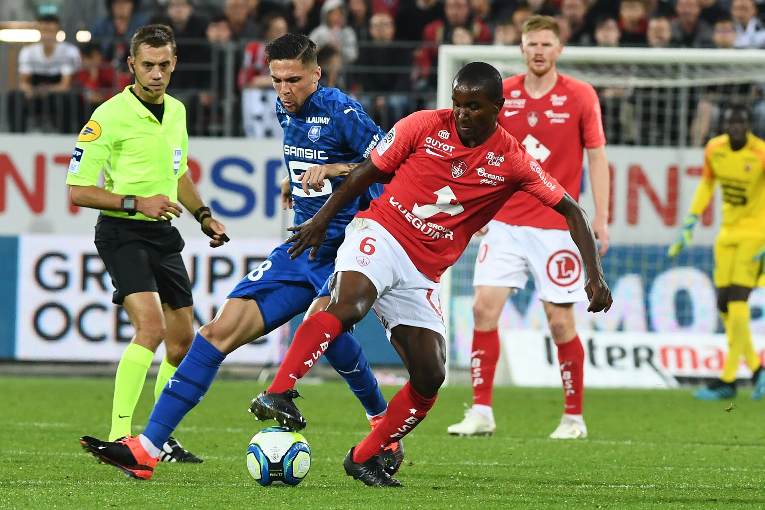 Brest's French midfielder Ibrahima Diallo (R) vies with Rennes' French midfielder Clement Grenier during the French L1 match Brest against Rennes September 14, 2019 at the Francis Le Ble stadium in Brest, western France. (Photo by Fred TANNEAU / AFP)     